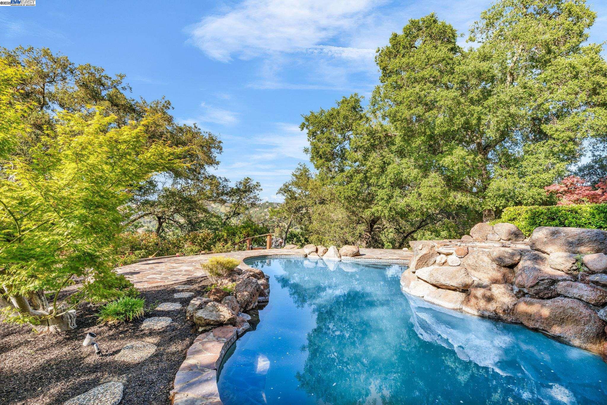 219 Valley Oaks Dr