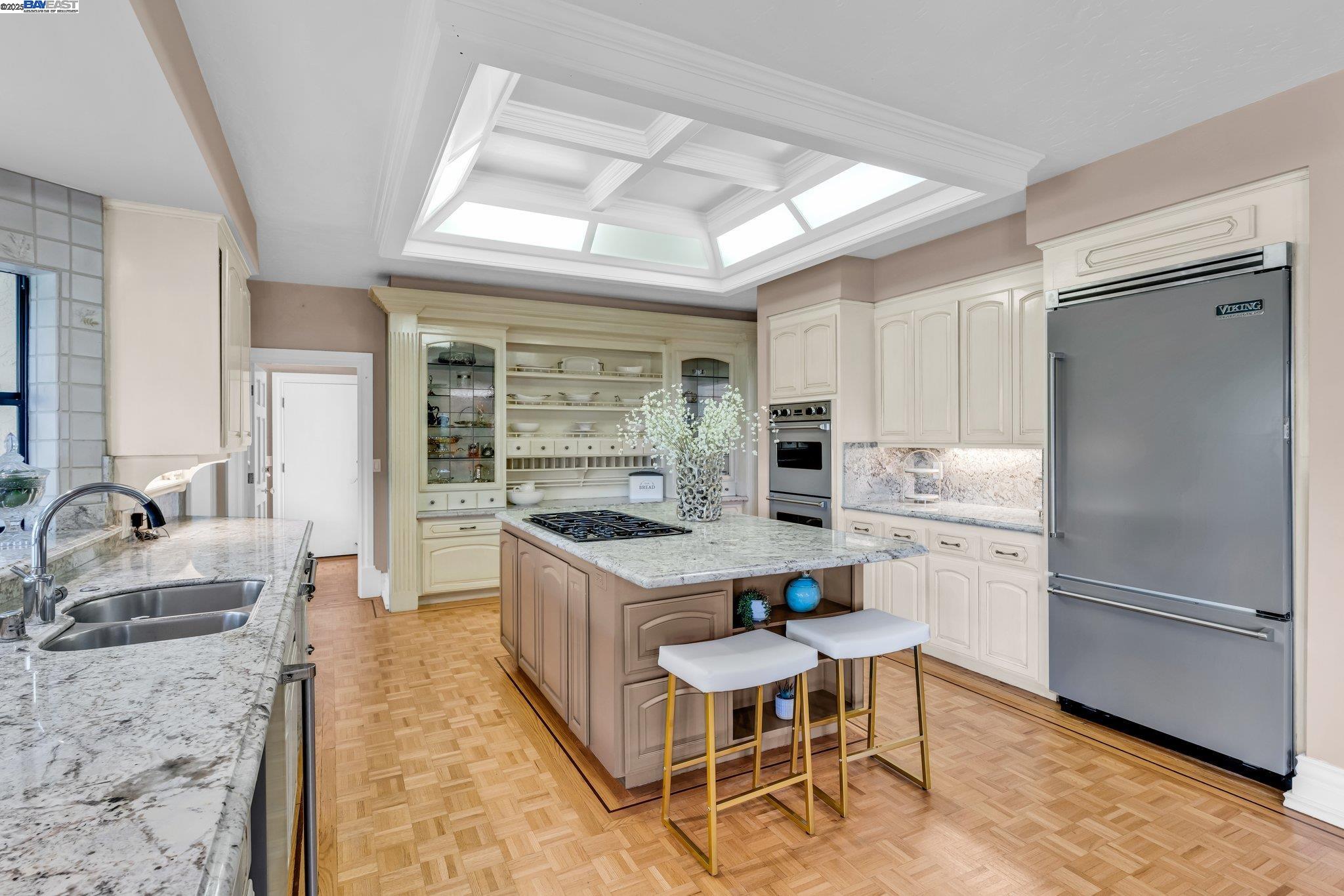 219 Valley Oaks Dr
