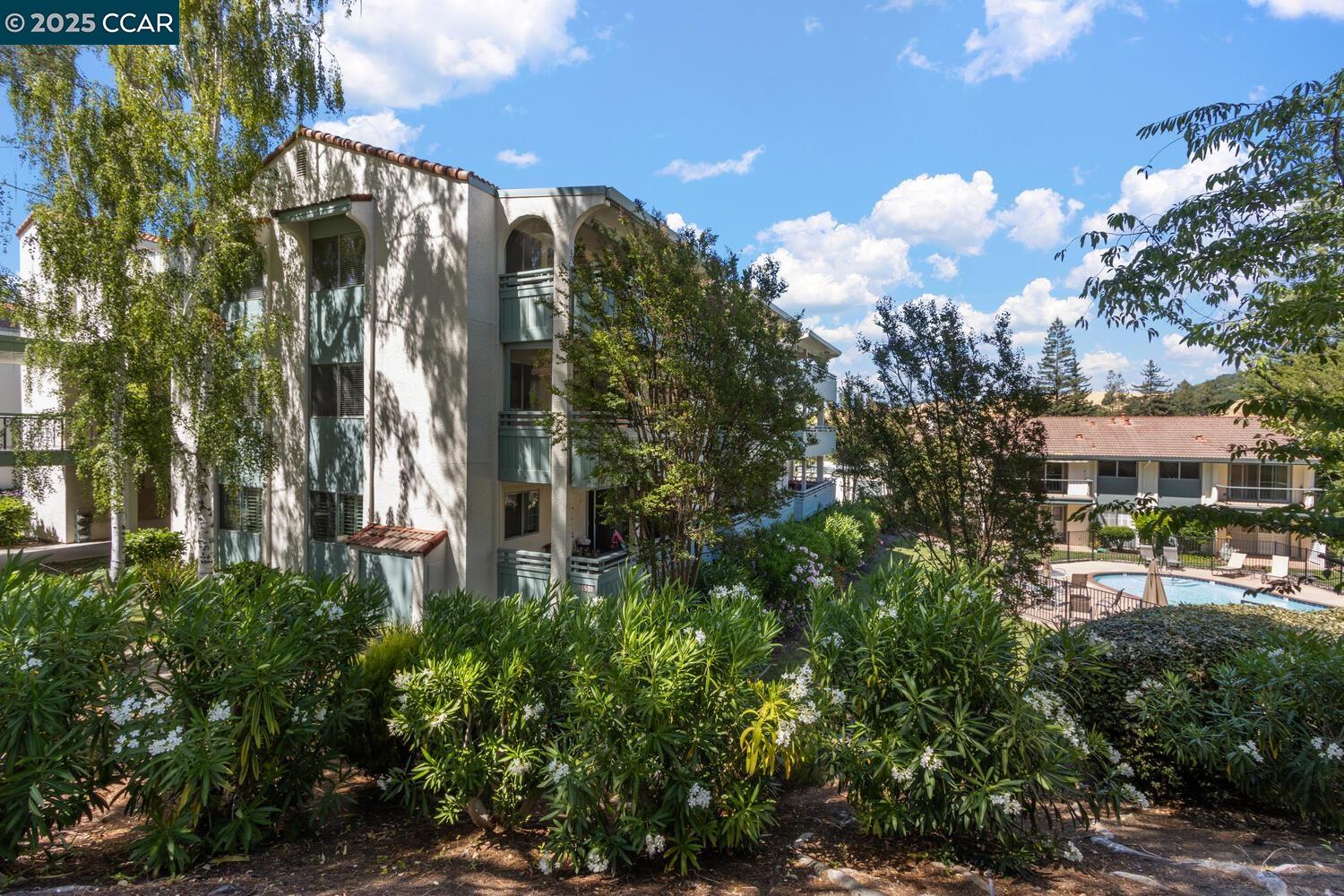 1501 Ptarmigan Dr # 2A