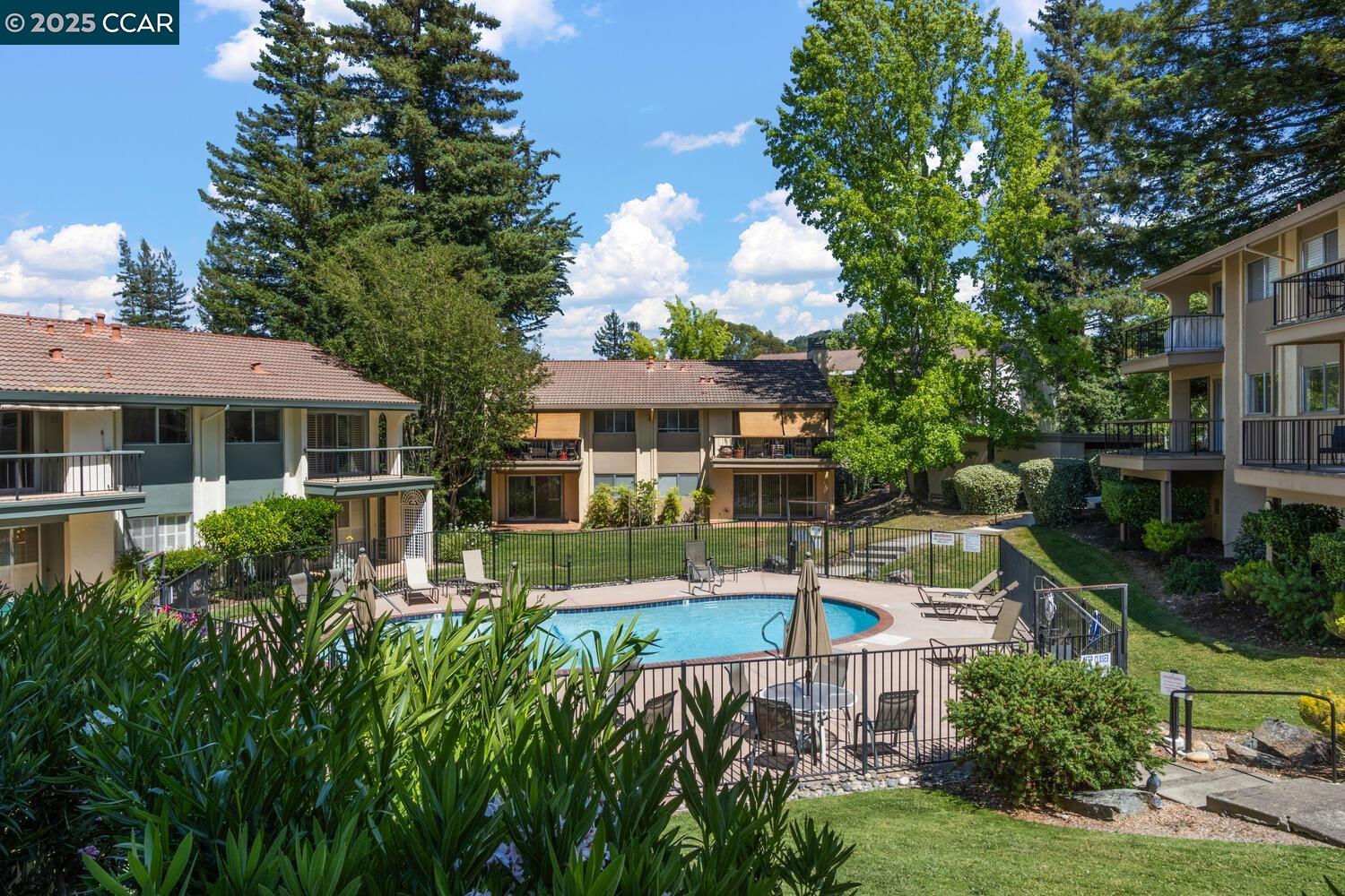 1501 Ptarmigan Dr # 2A