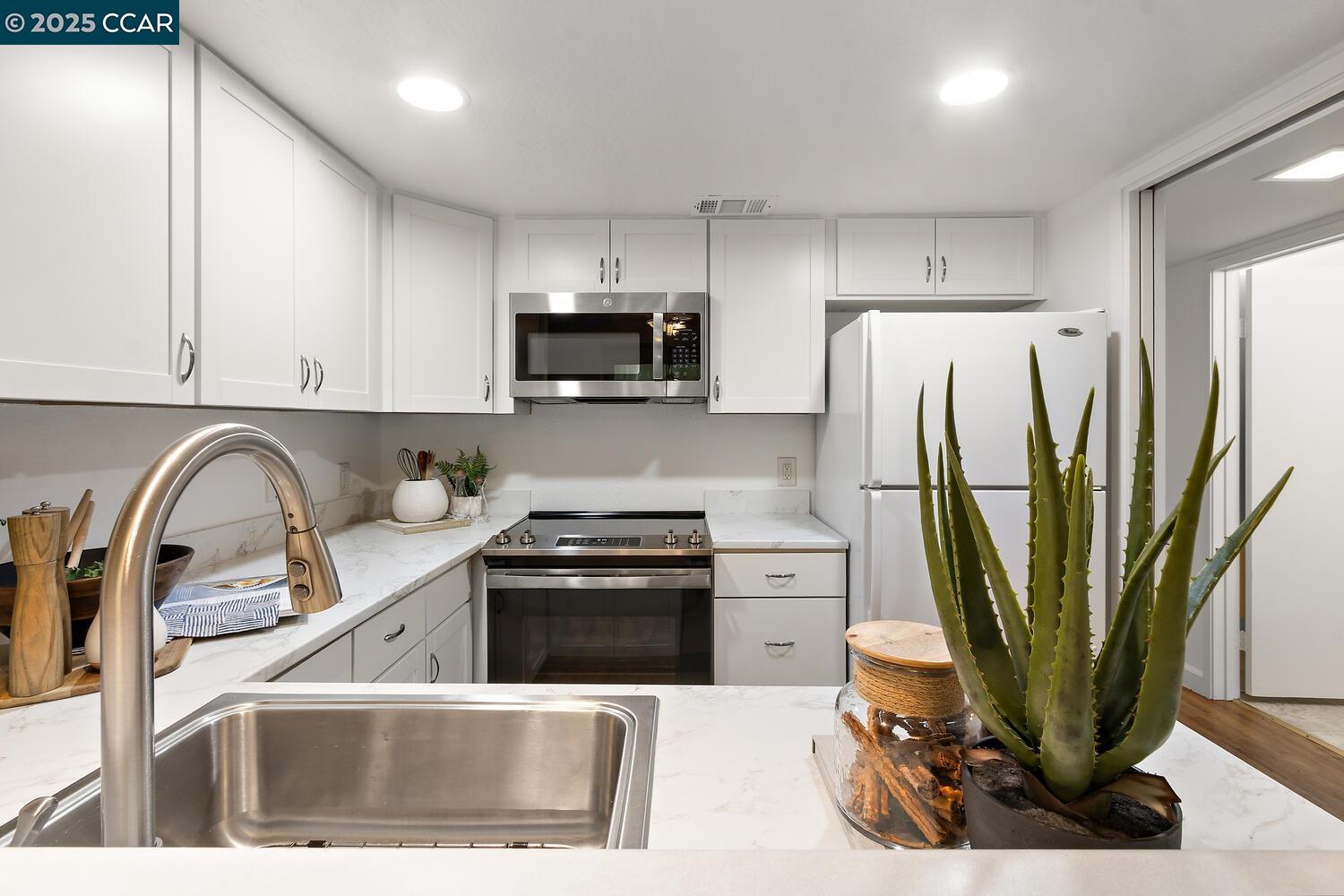 1501 Ptarmigan Dr # 2A