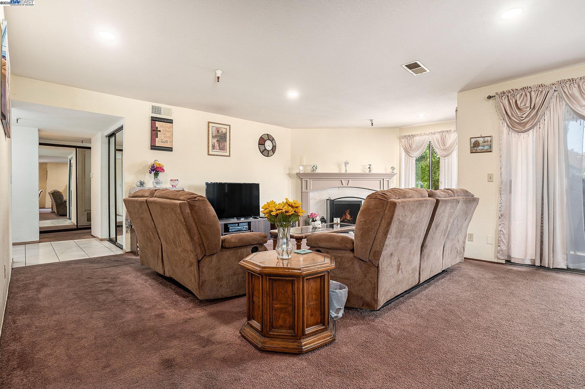 1400 Carpentier St # 225