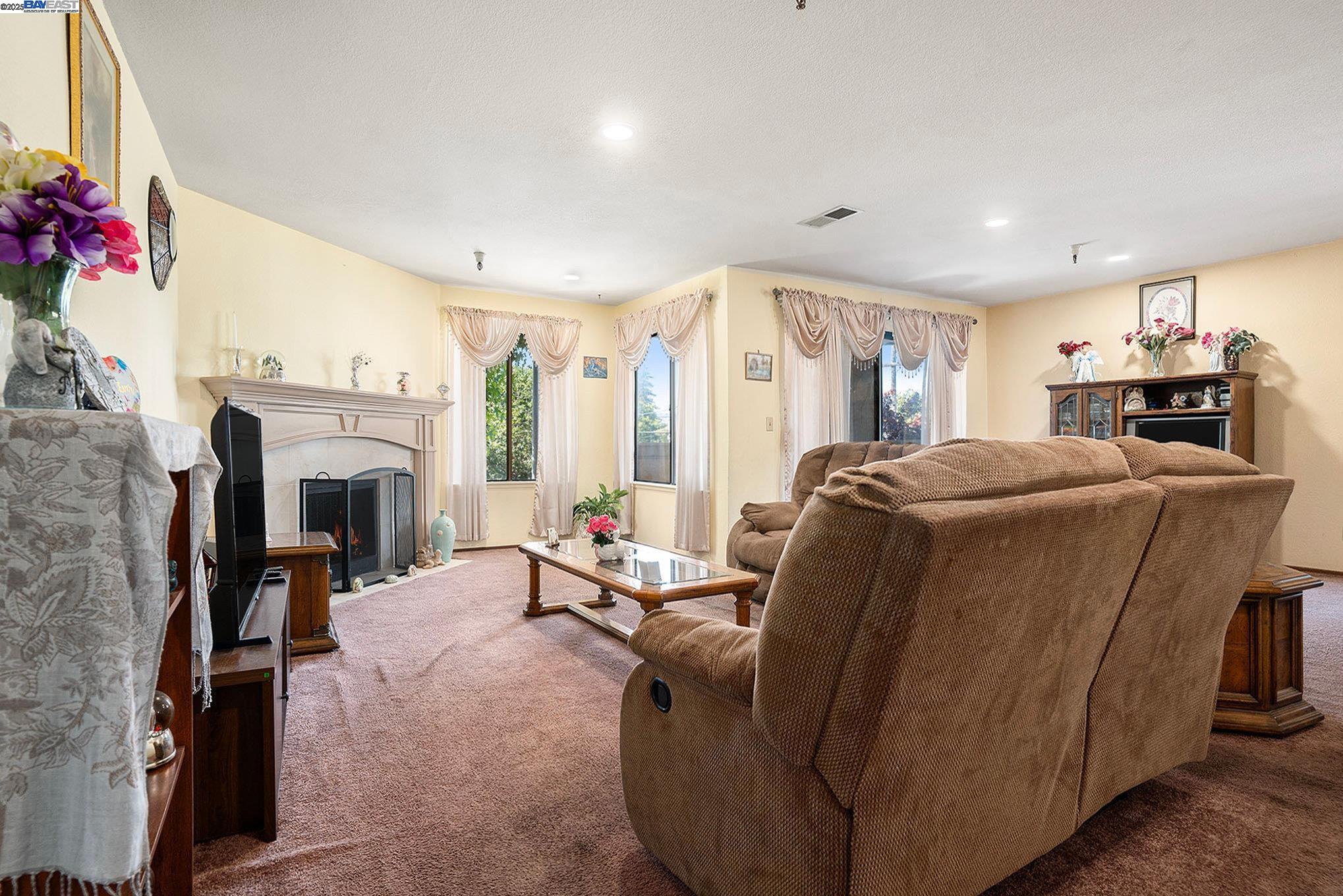 1400 Carpentier St # 225