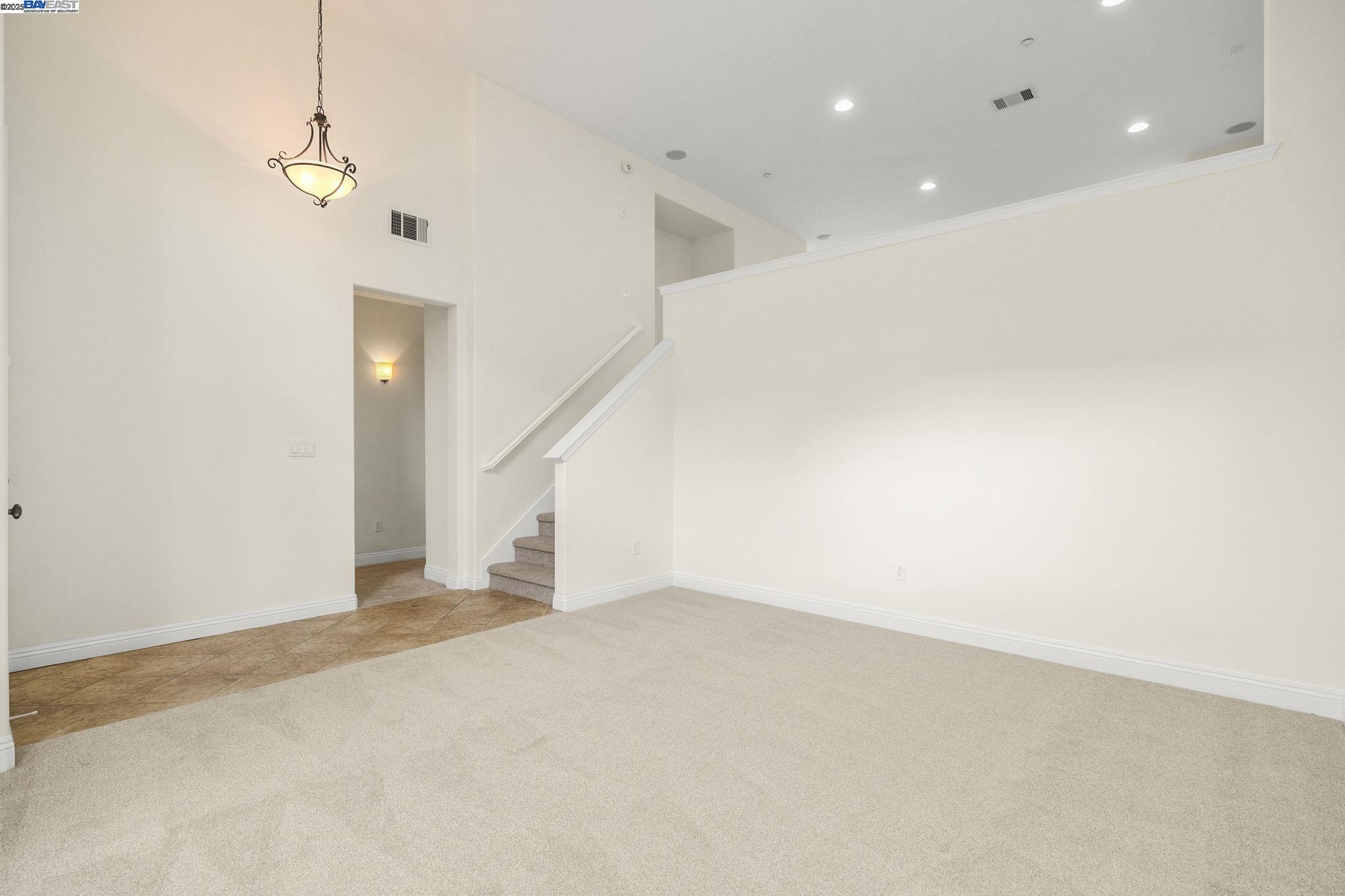 6182 Yardley Ln
