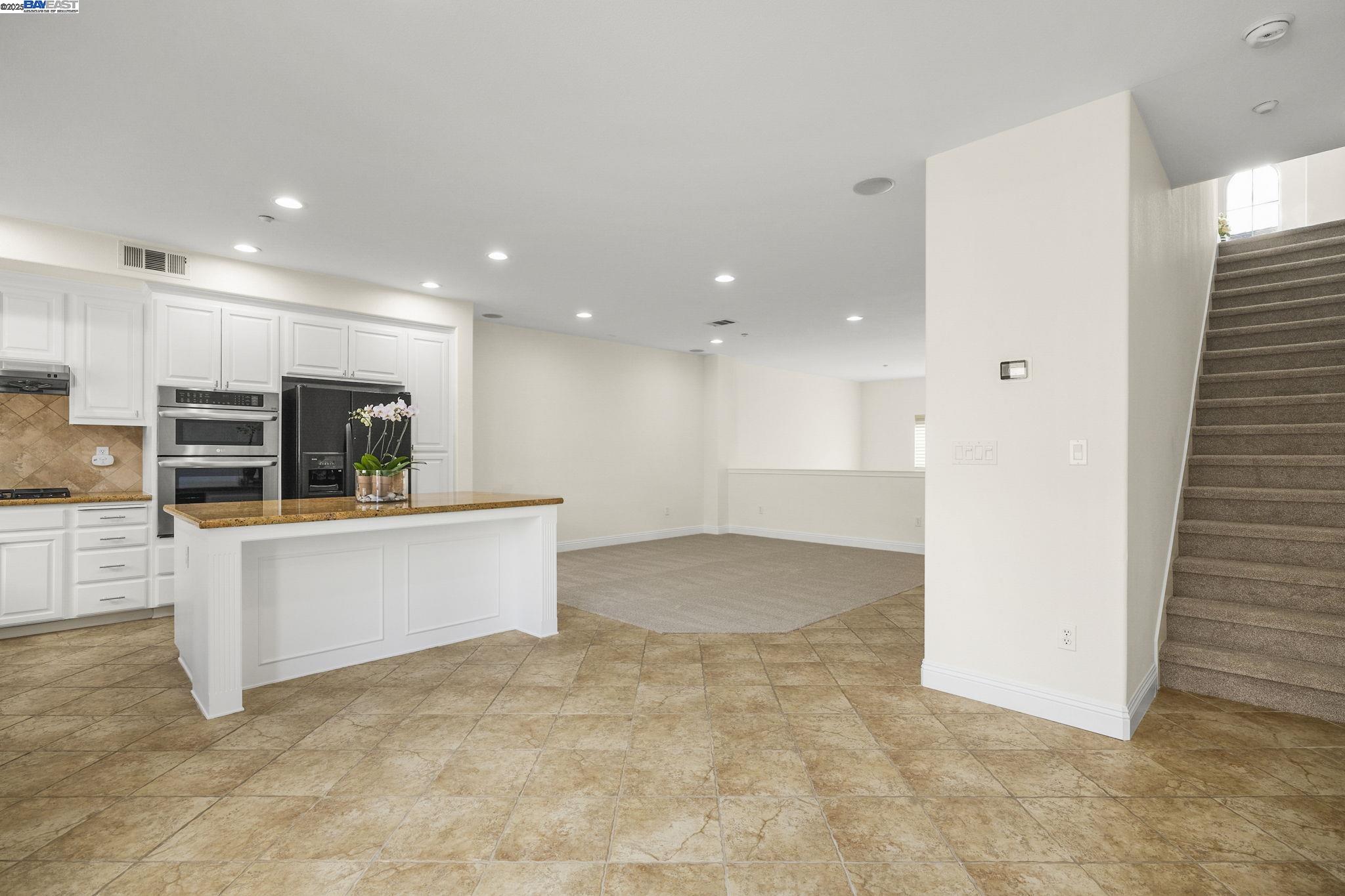 6182 Yardley Ln
