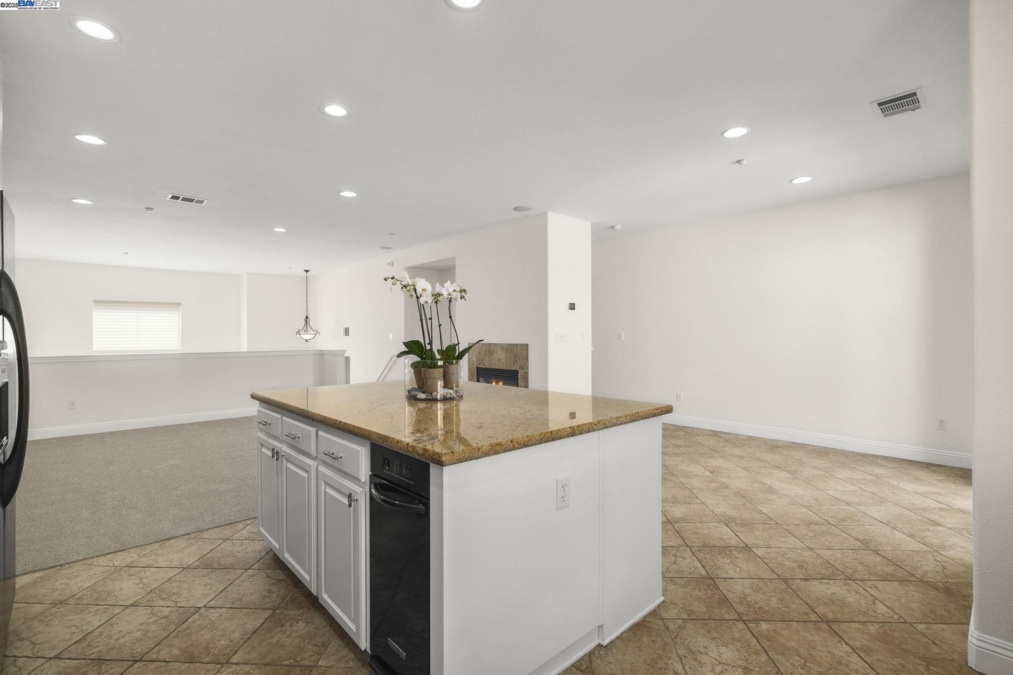 6182 Yardley Ln