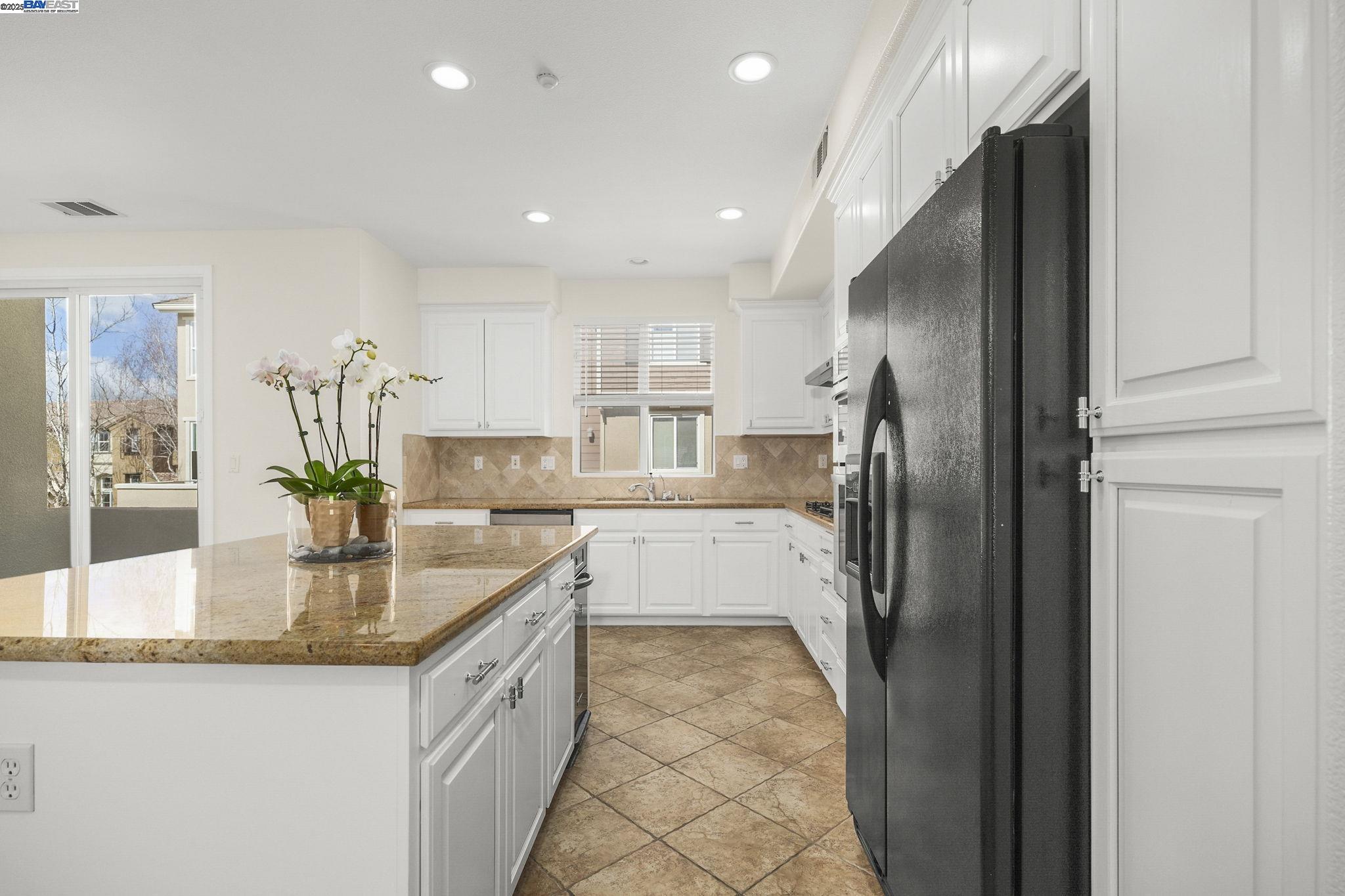 6182 Yardley Ln