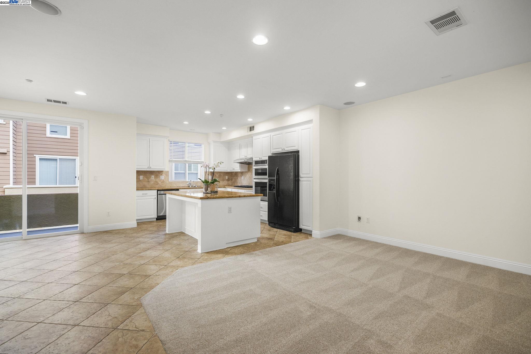 6182 Yardley Ln