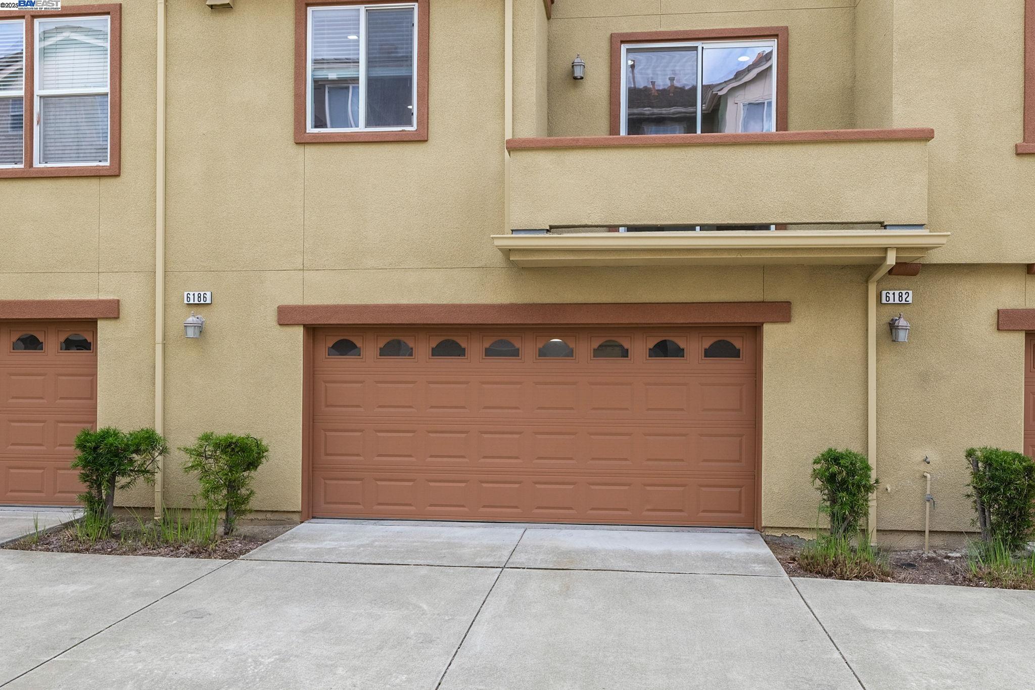 6182 Yardley Ln