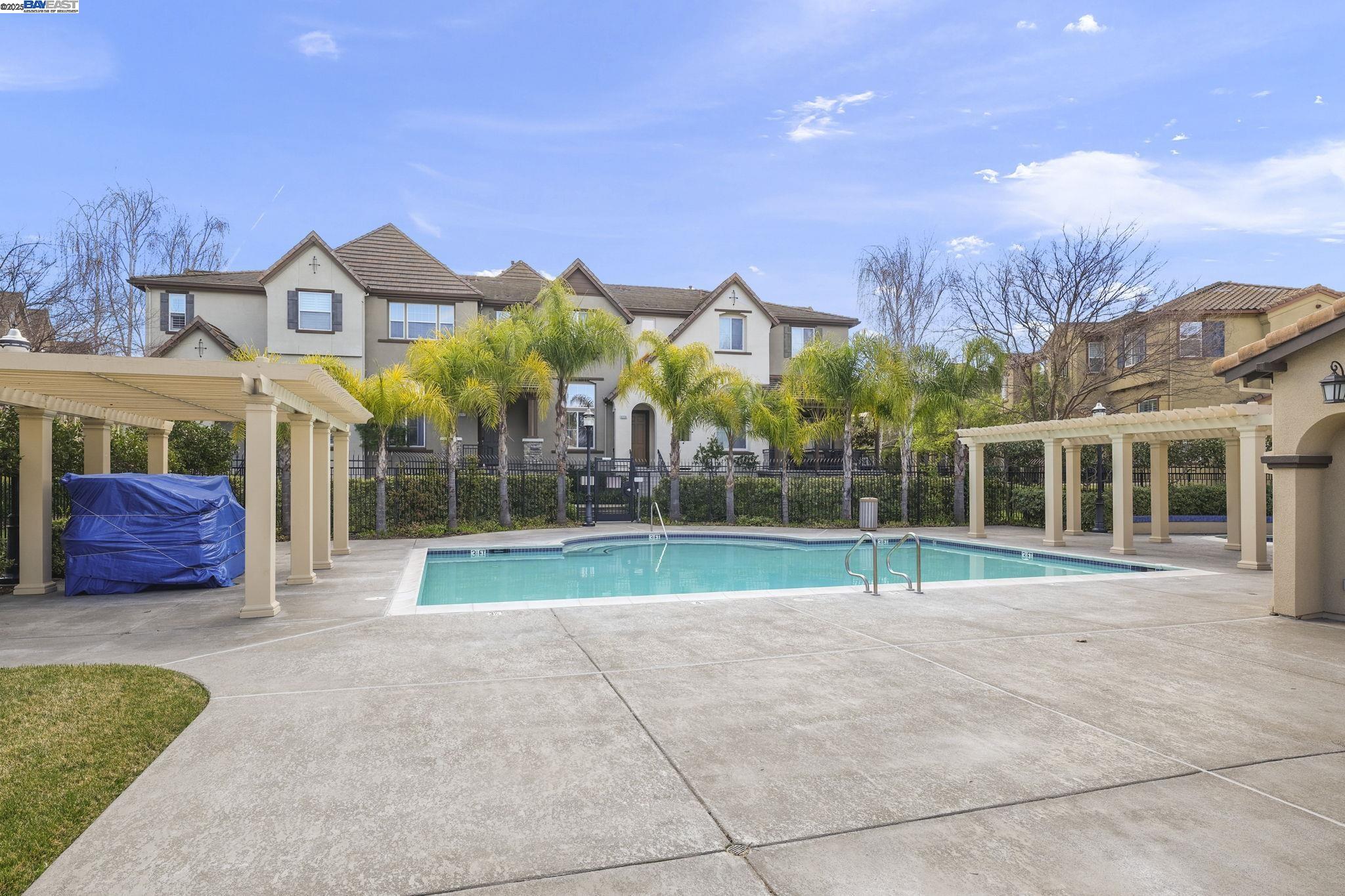 6182 Yardley Ln