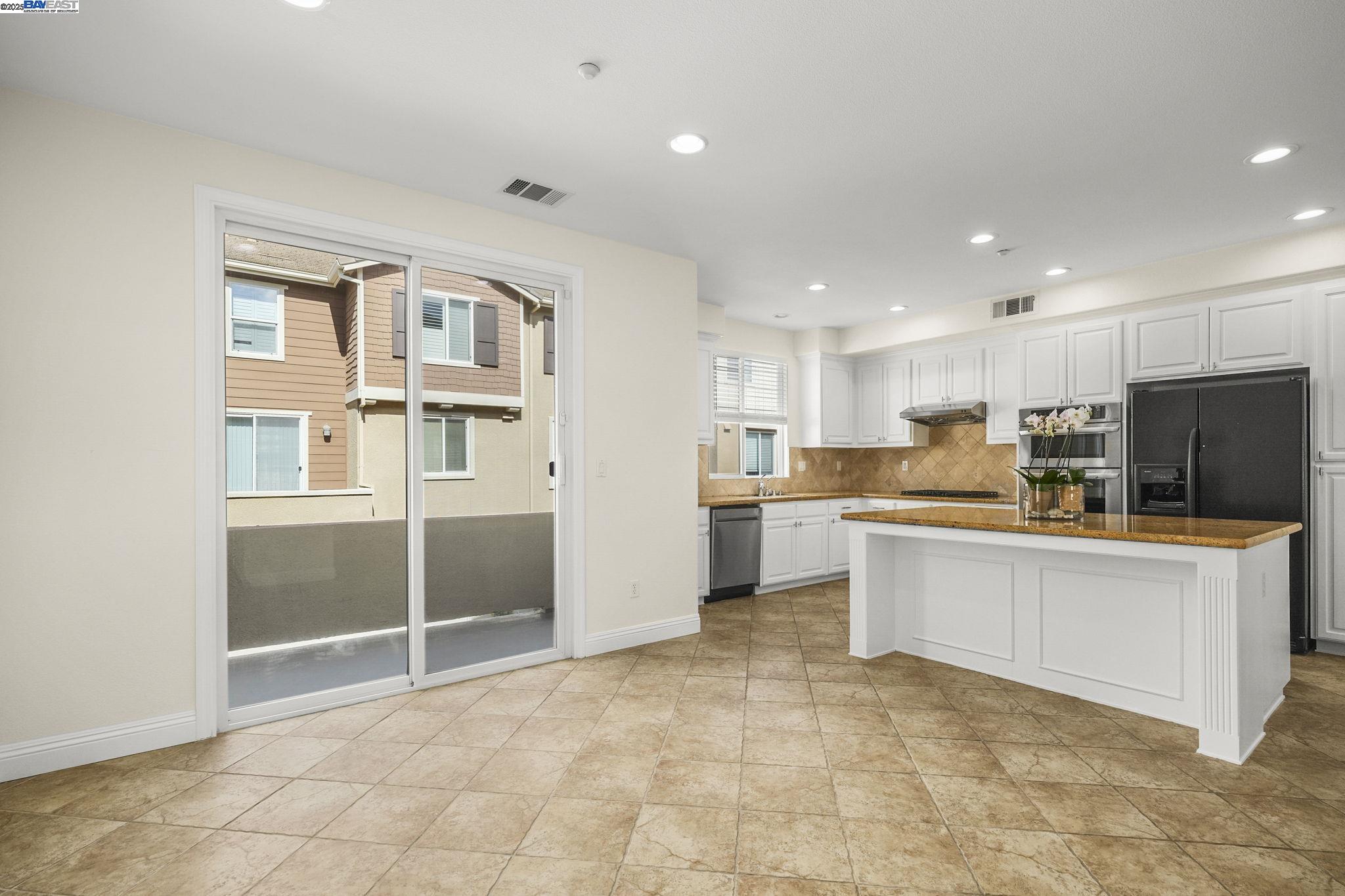 6182 Yardley Ln