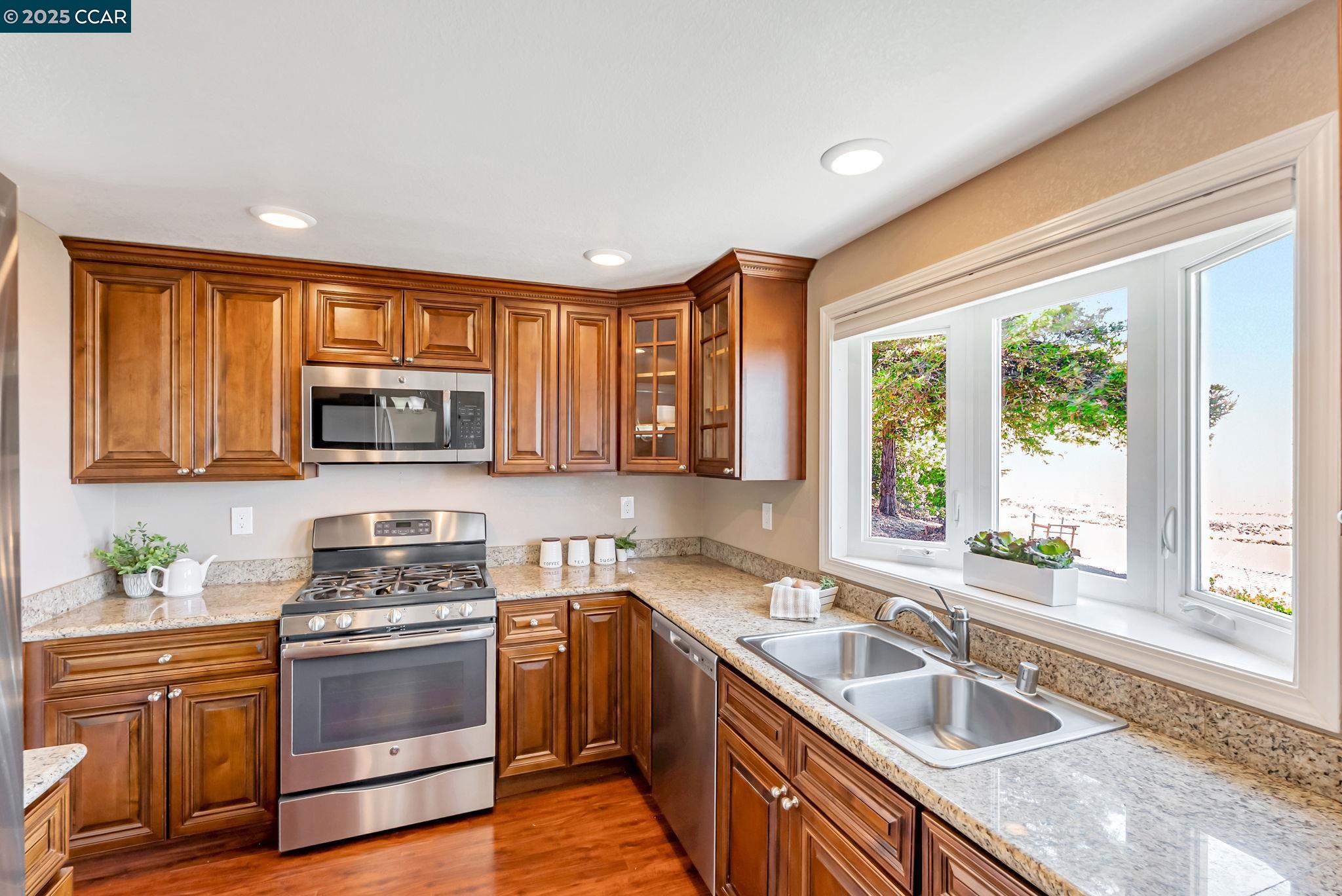166 Encinal Pl