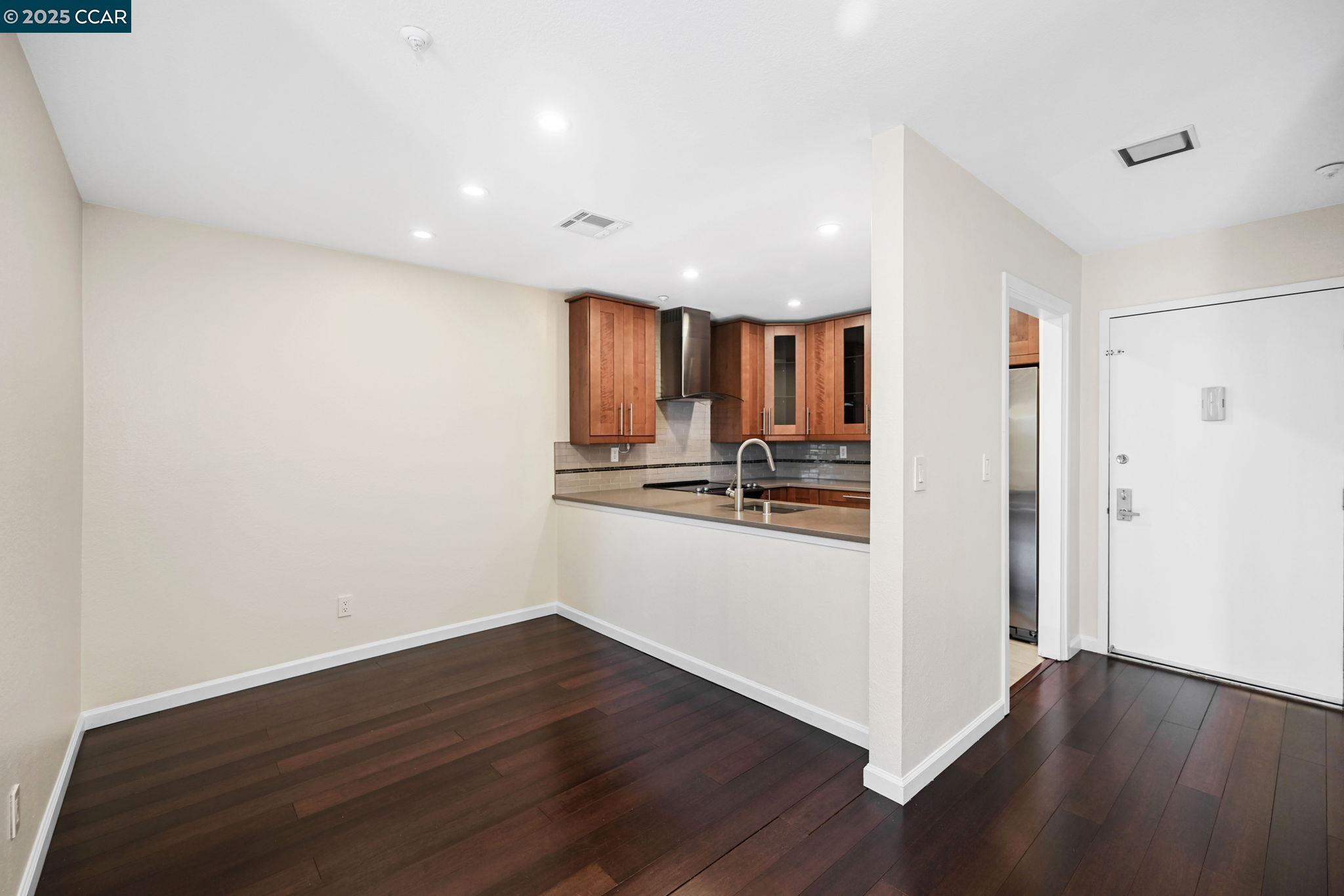 1201 Alta Vista Dr # 208
