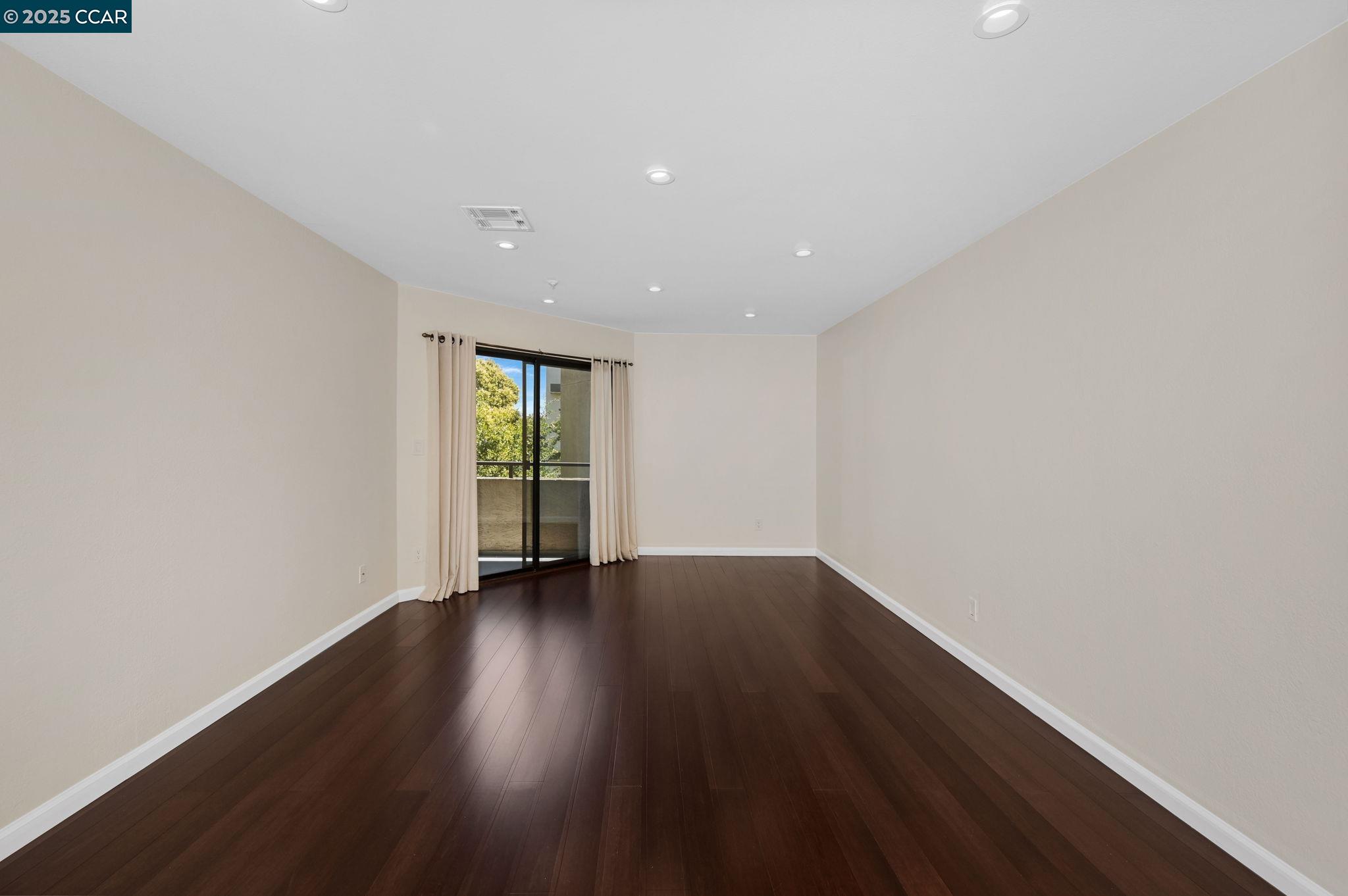1201 Alta Vista Dr # 208