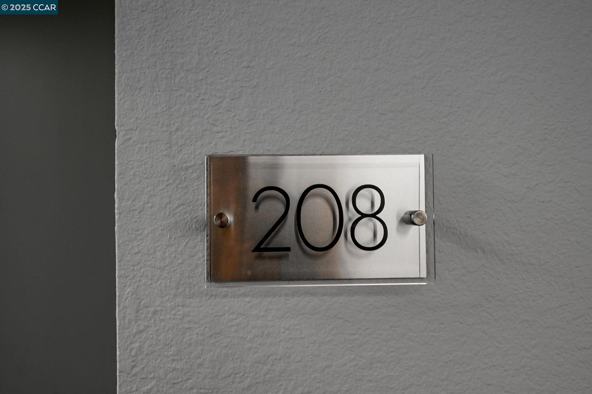 1201 Alta Vista Dr # 208