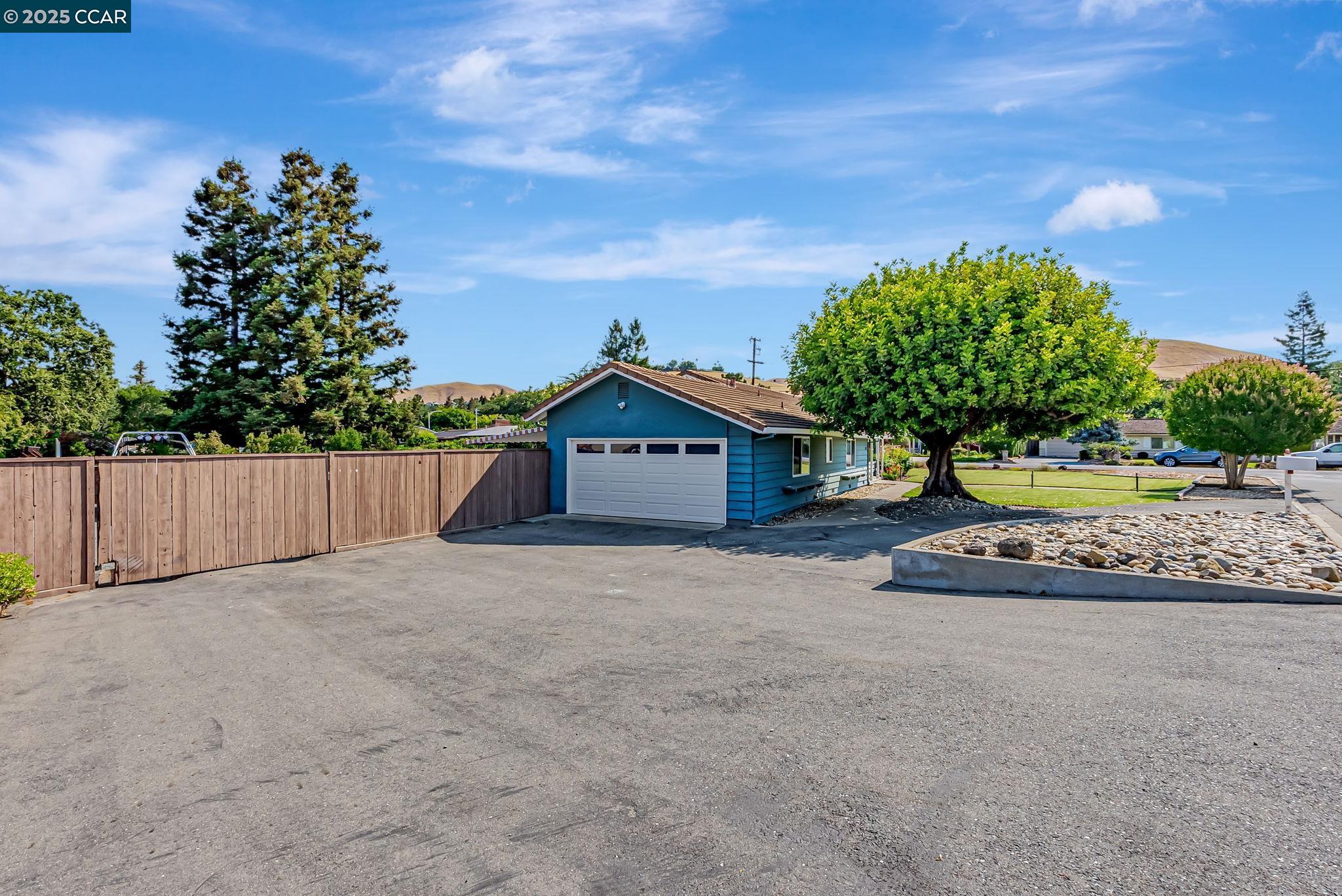 5891 Caulfield Dr