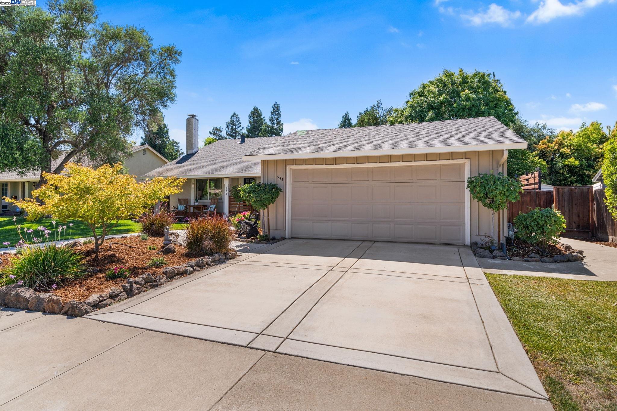 944 Curlew Rd
