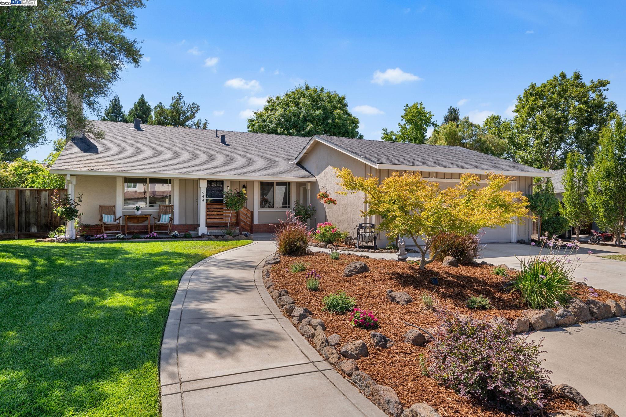 944 Curlew Rd