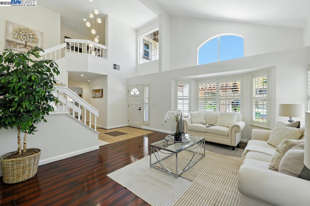 302 Carson St