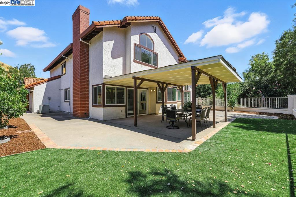 302 Carson St