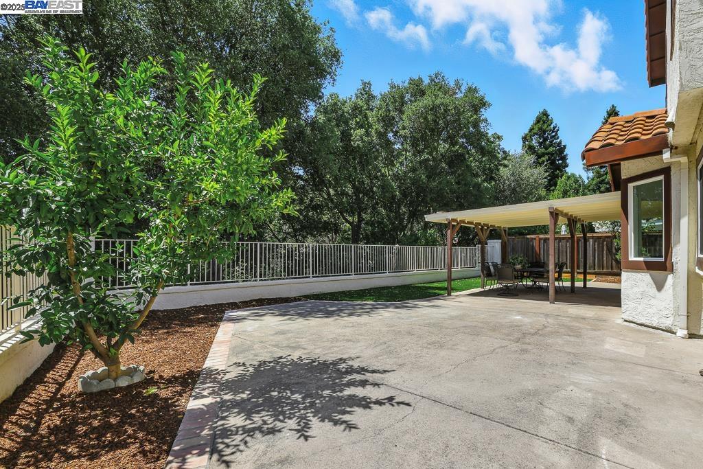 302 Carson St
