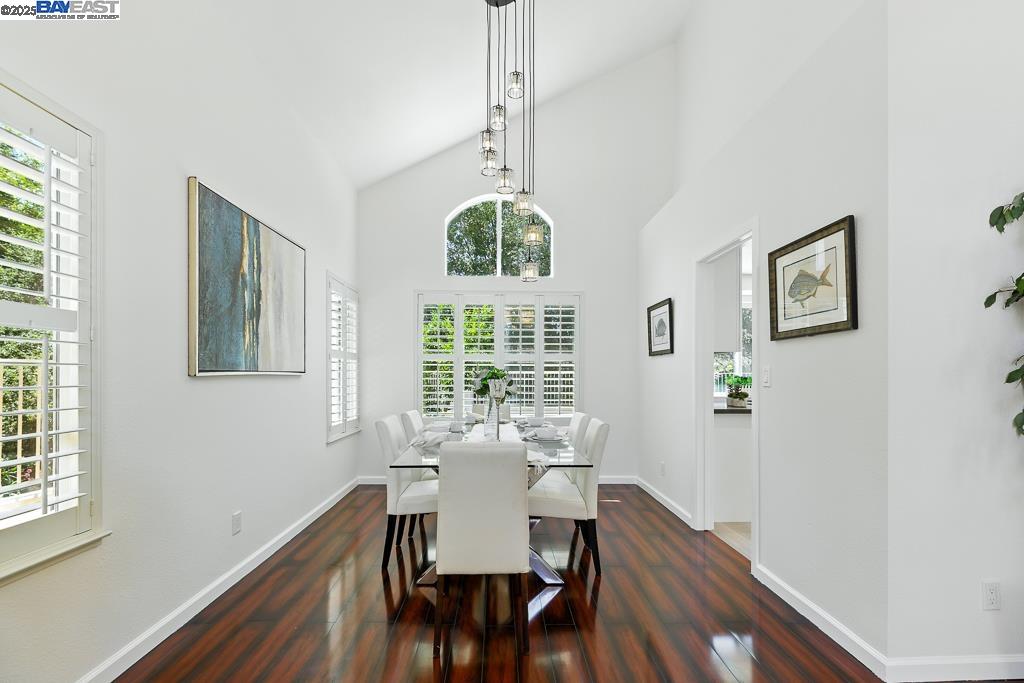 302 Carson St