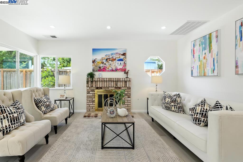 302 Carson St