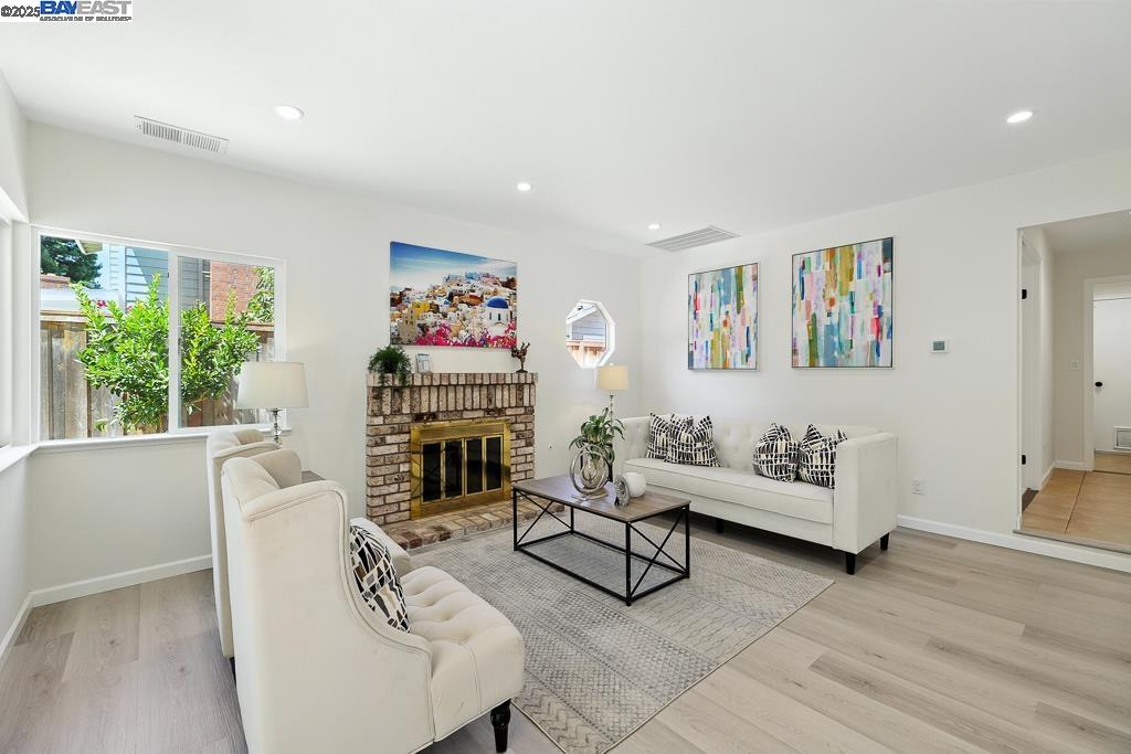 302 Carson St