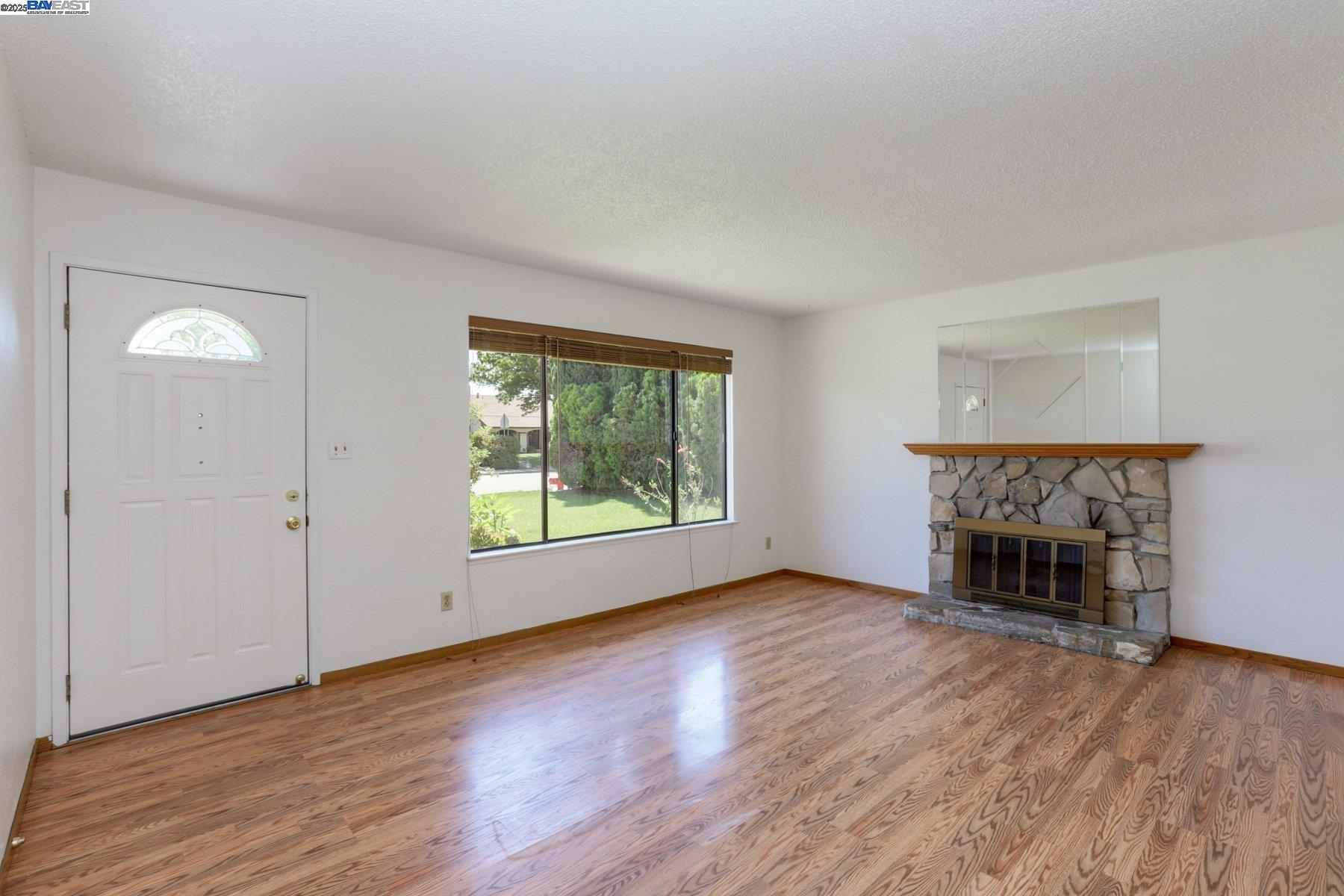 850 Tanager Rd