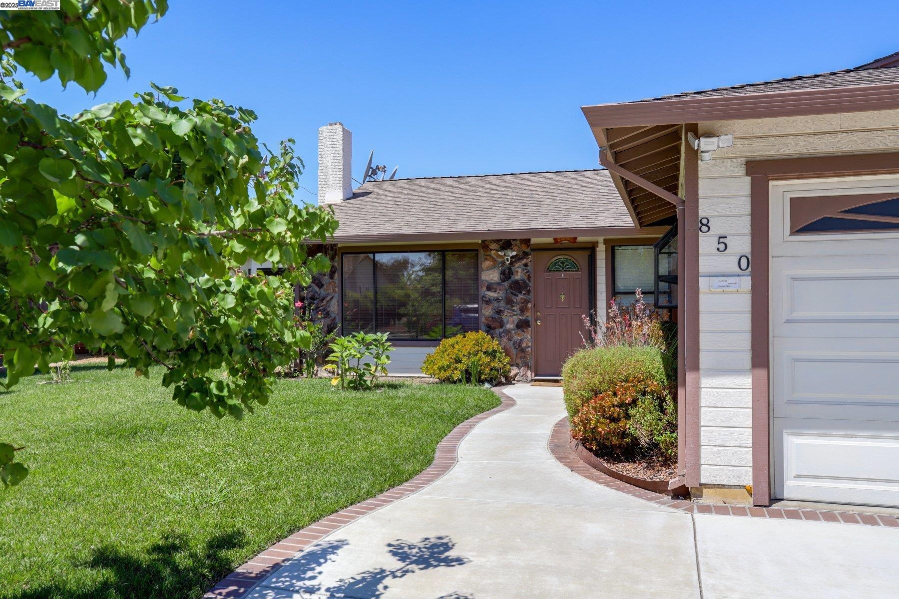 850 Tanager Rd
