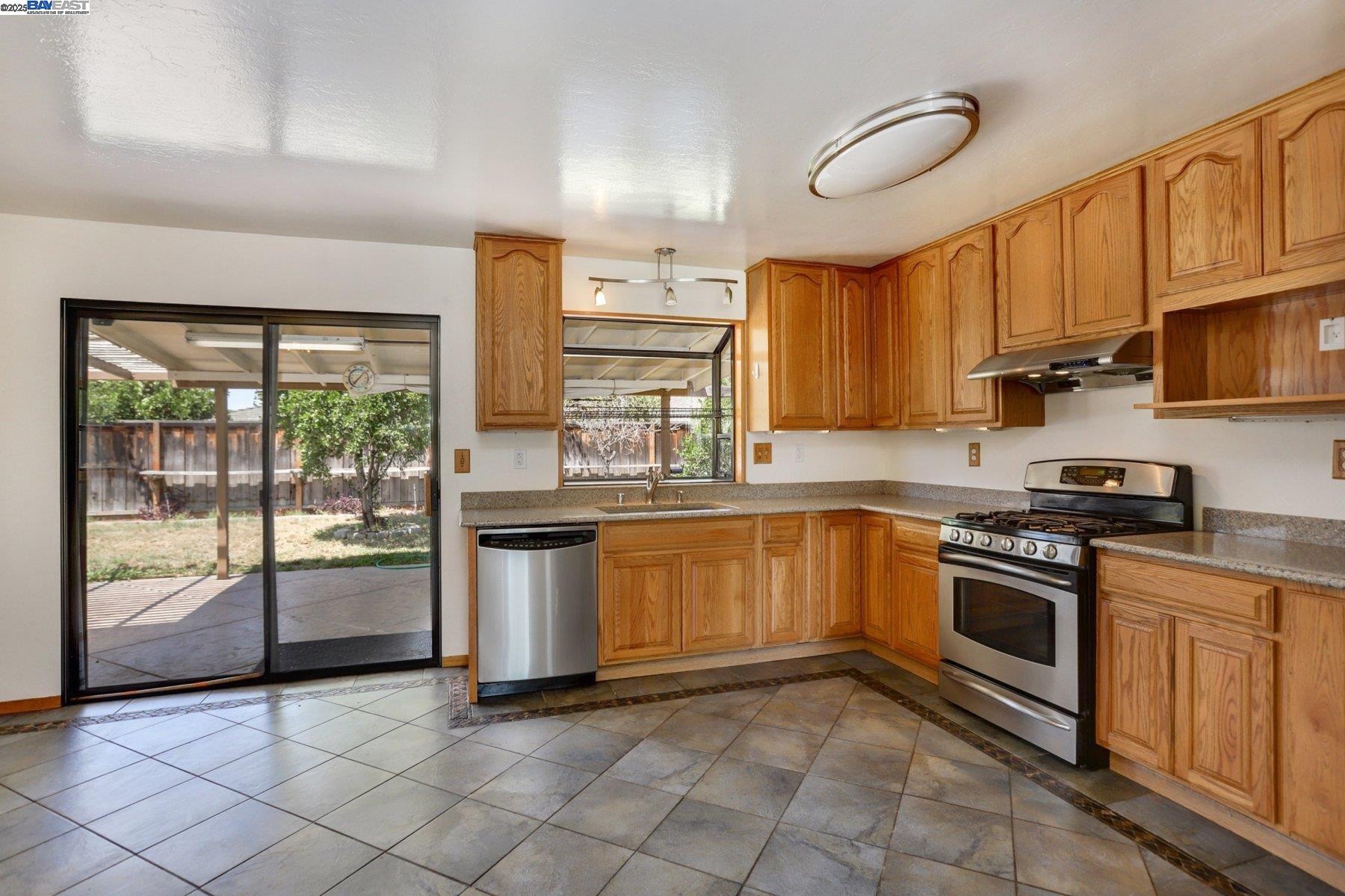 850 Tanager Rd