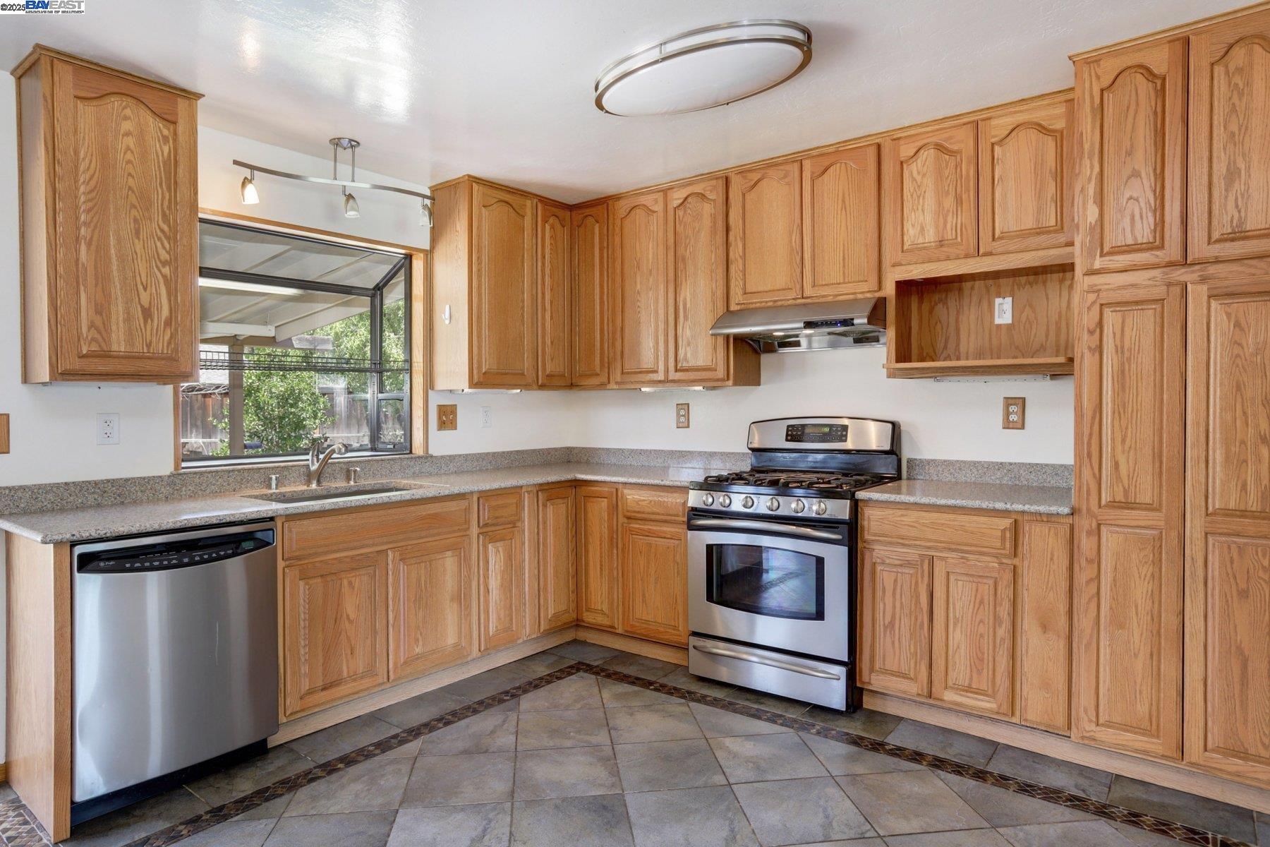 850 Tanager Rd