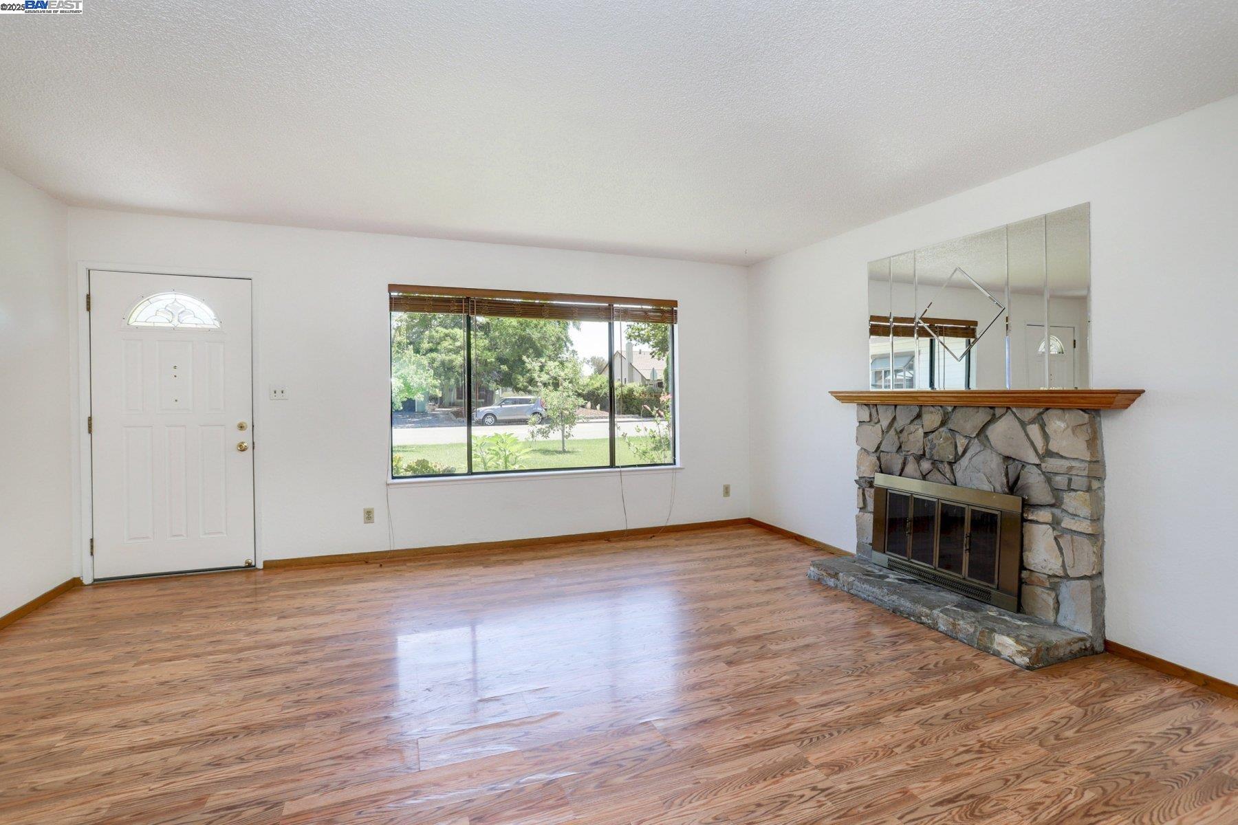 850 Tanager Rd