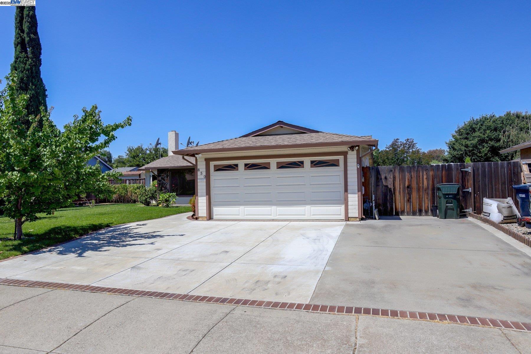 850 Tanager Rd