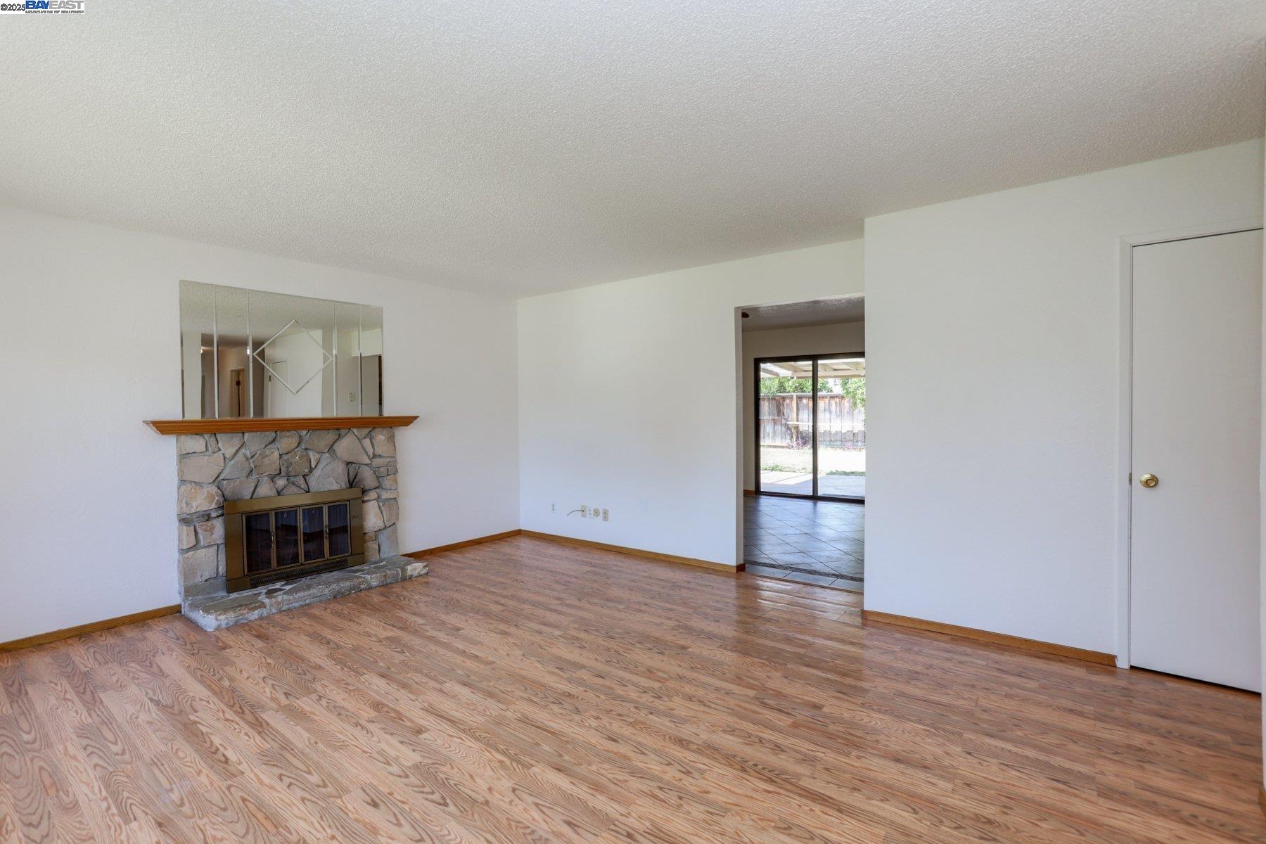 850 Tanager Rd