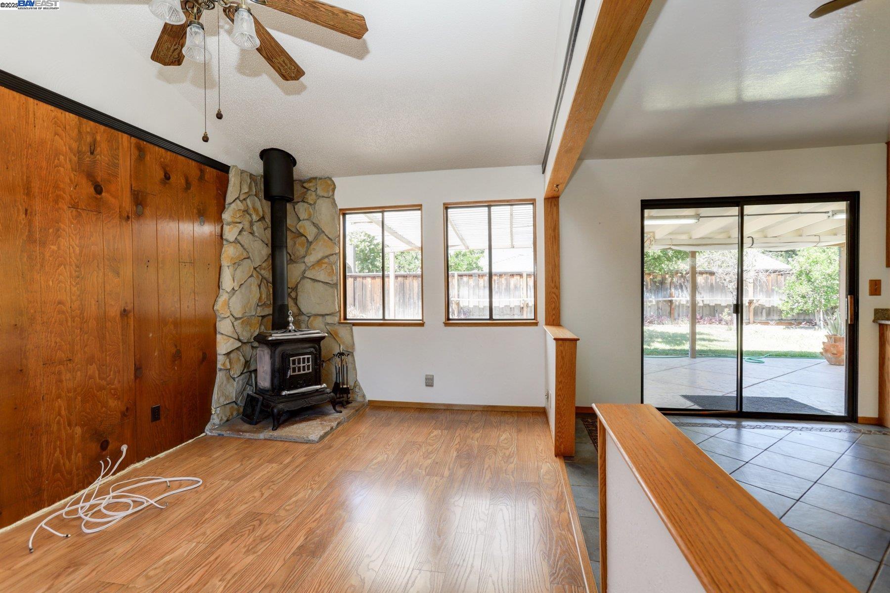 850 Tanager Rd