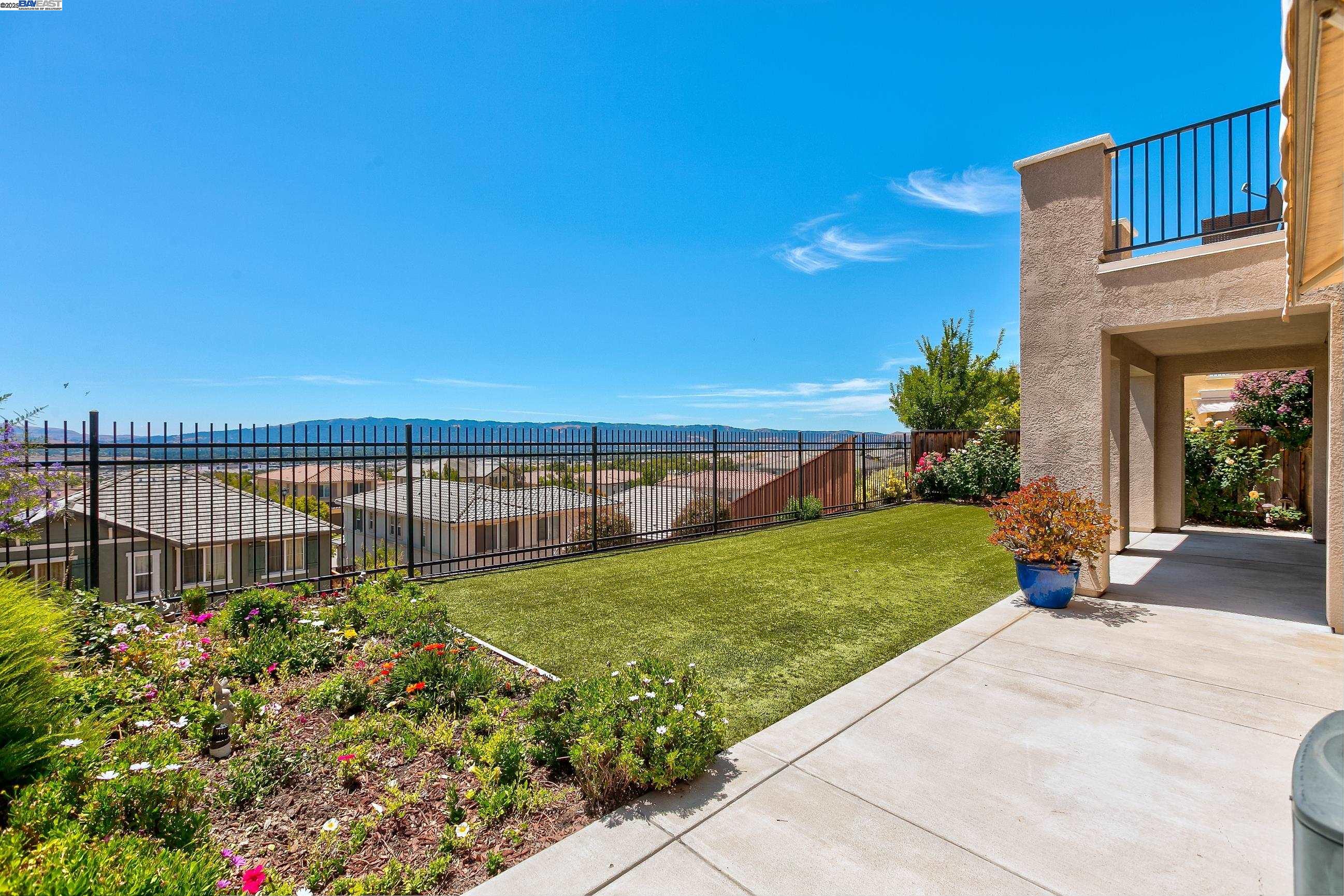 2528 AMANTEA WAY