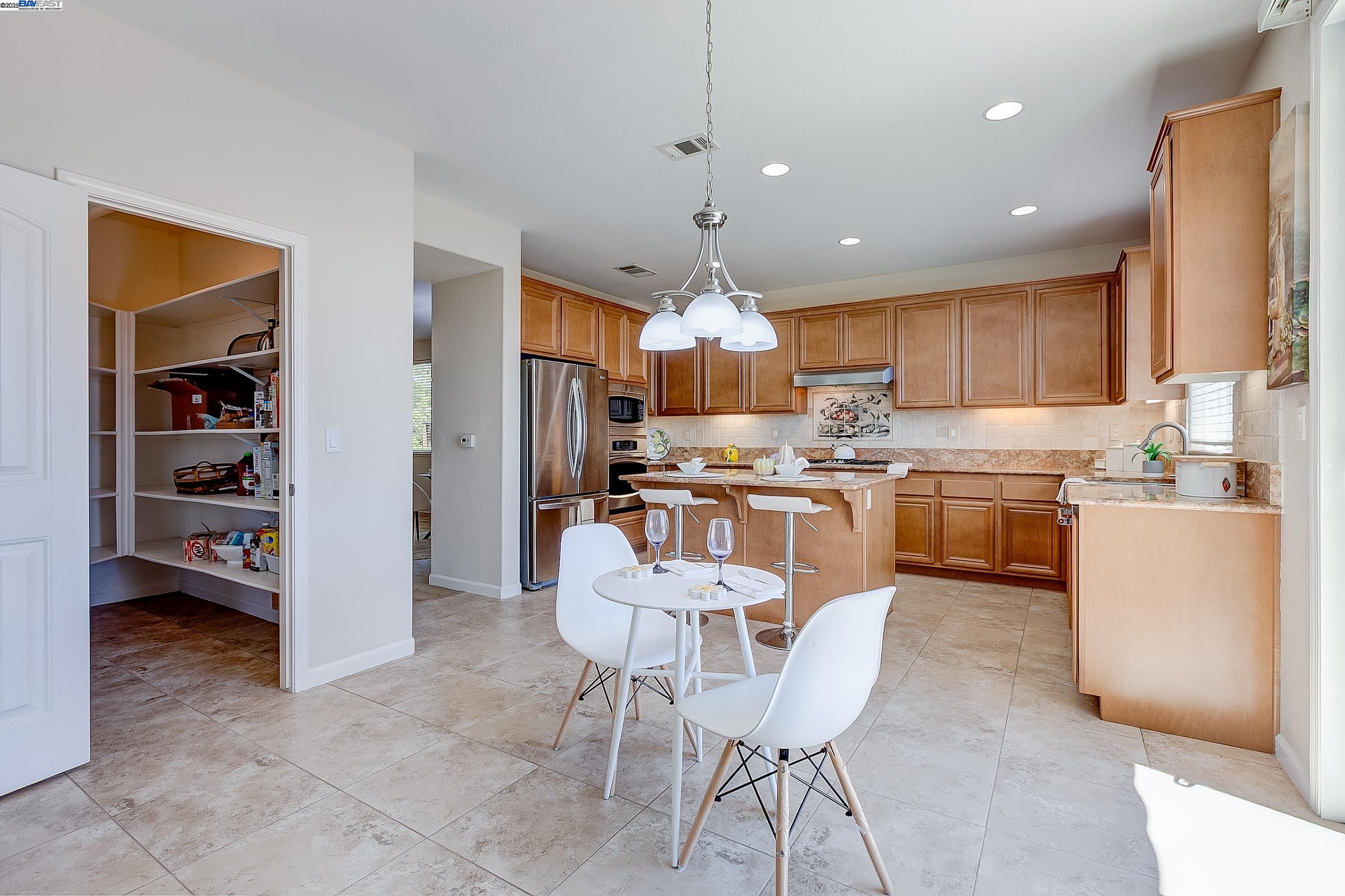 2528 AMANTEA WAY