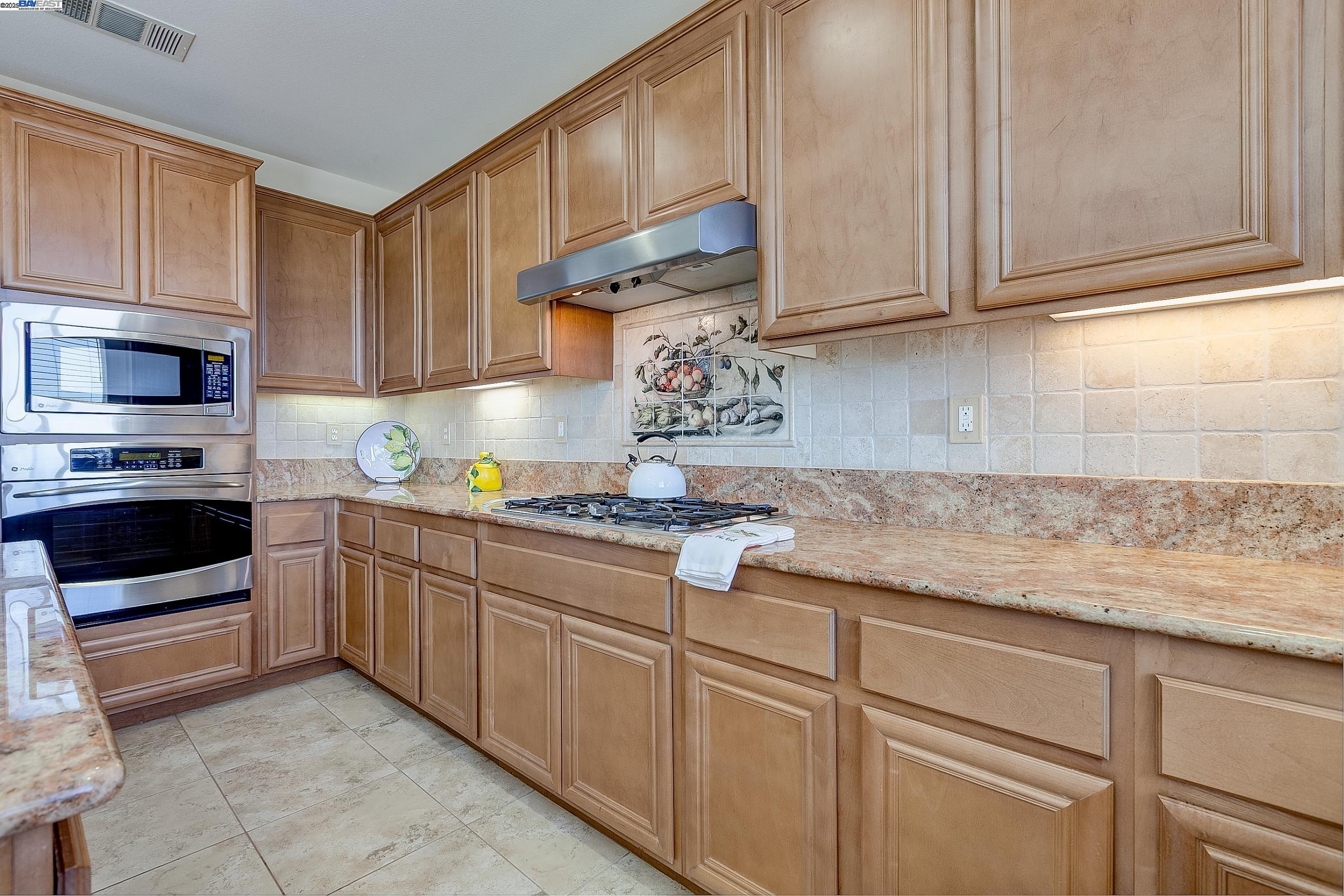 2528 AMANTEA WAY