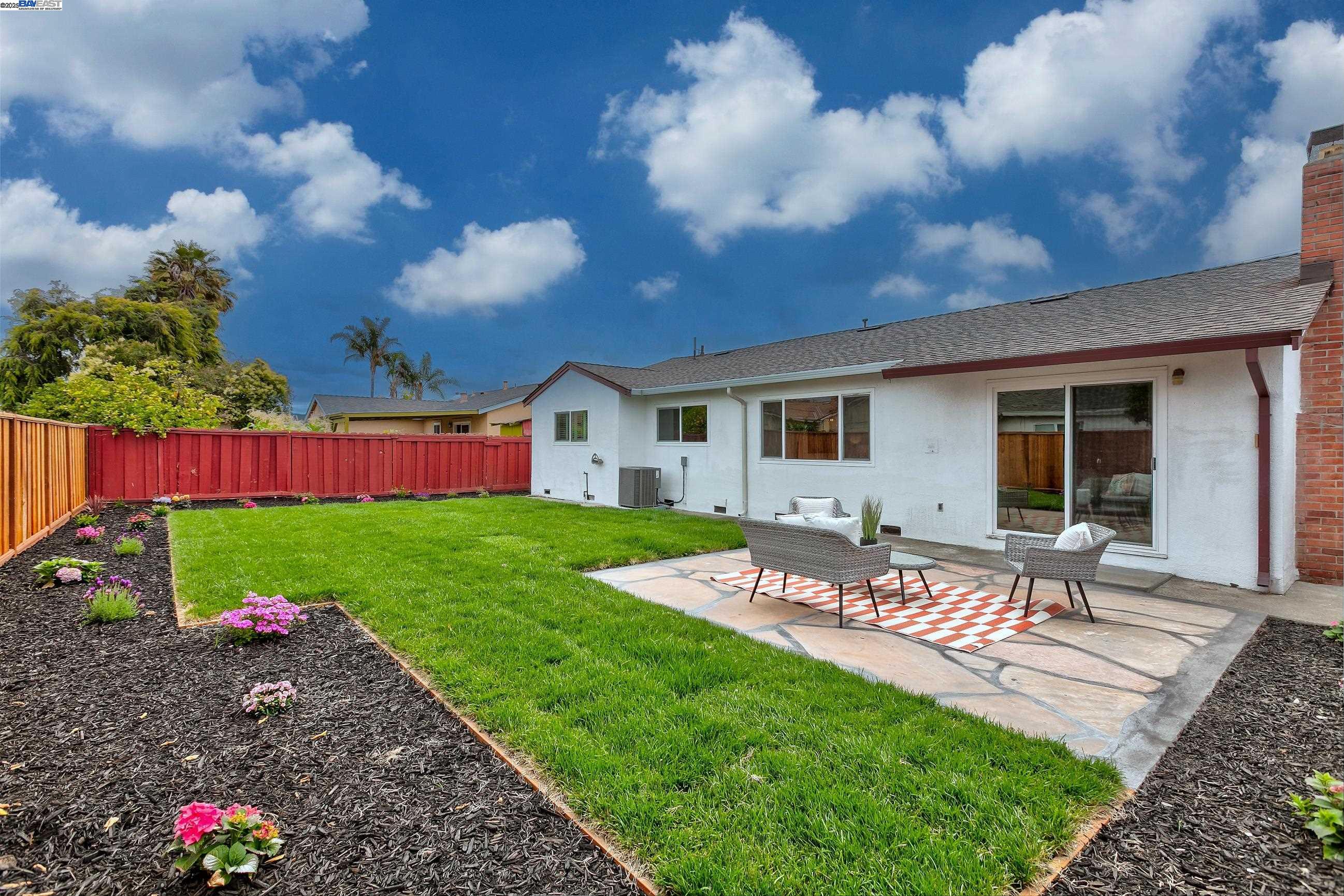 1957 Lilac Ave