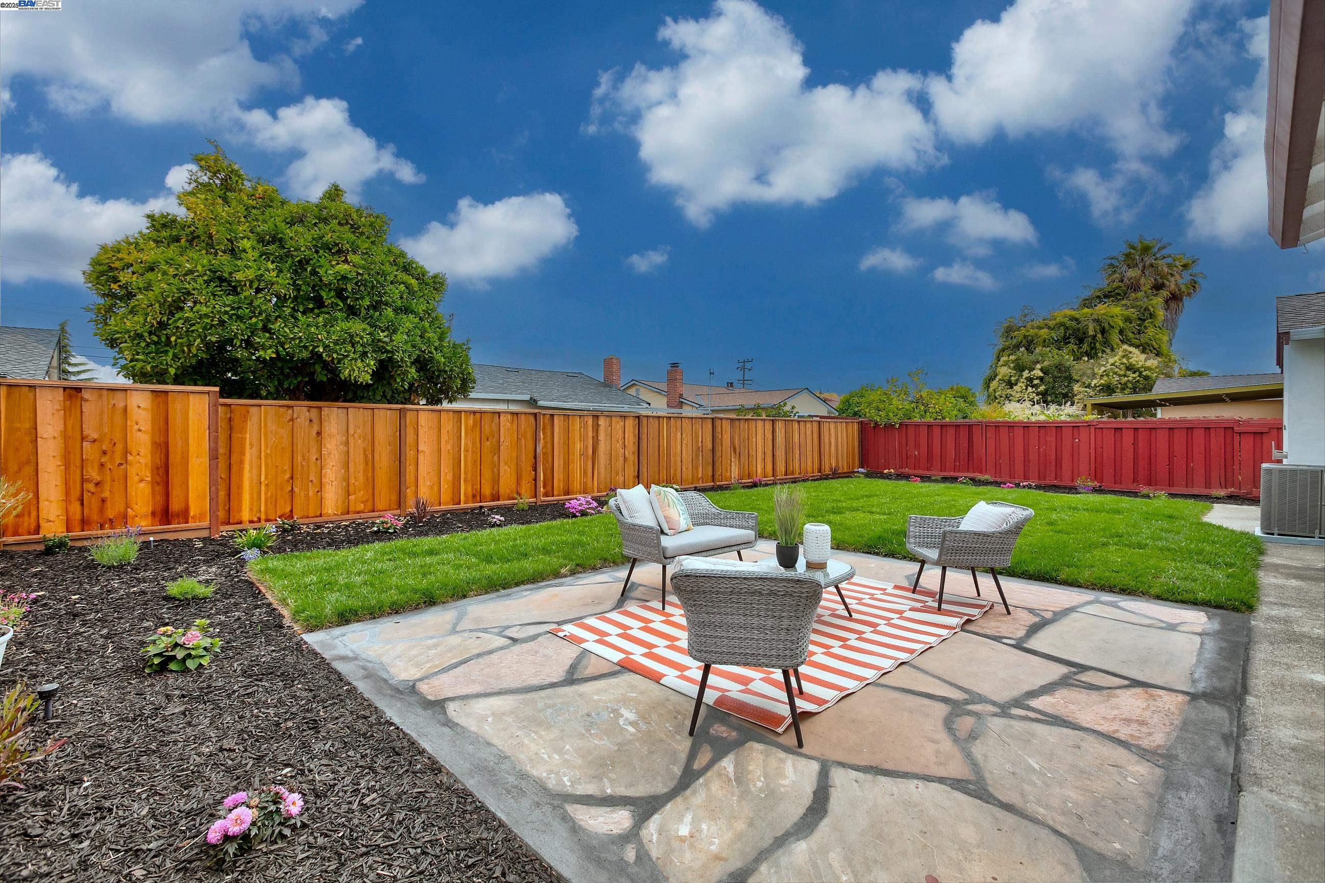 1957 Lilac Ave