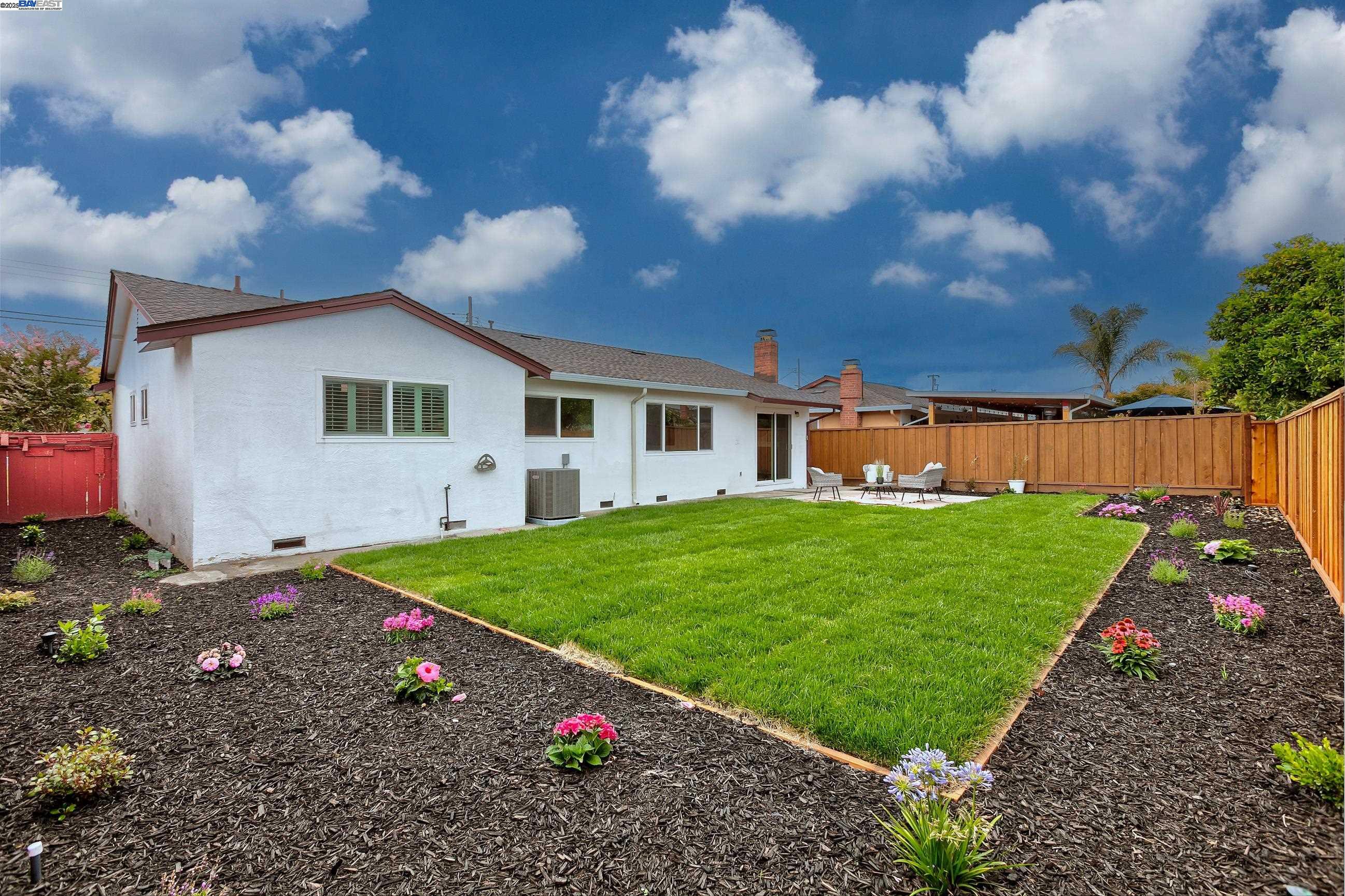 1957 Lilac Ave