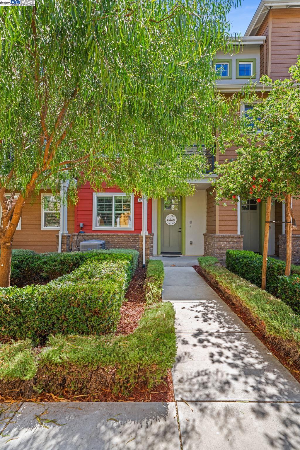 389 Basswood Cmn # 9