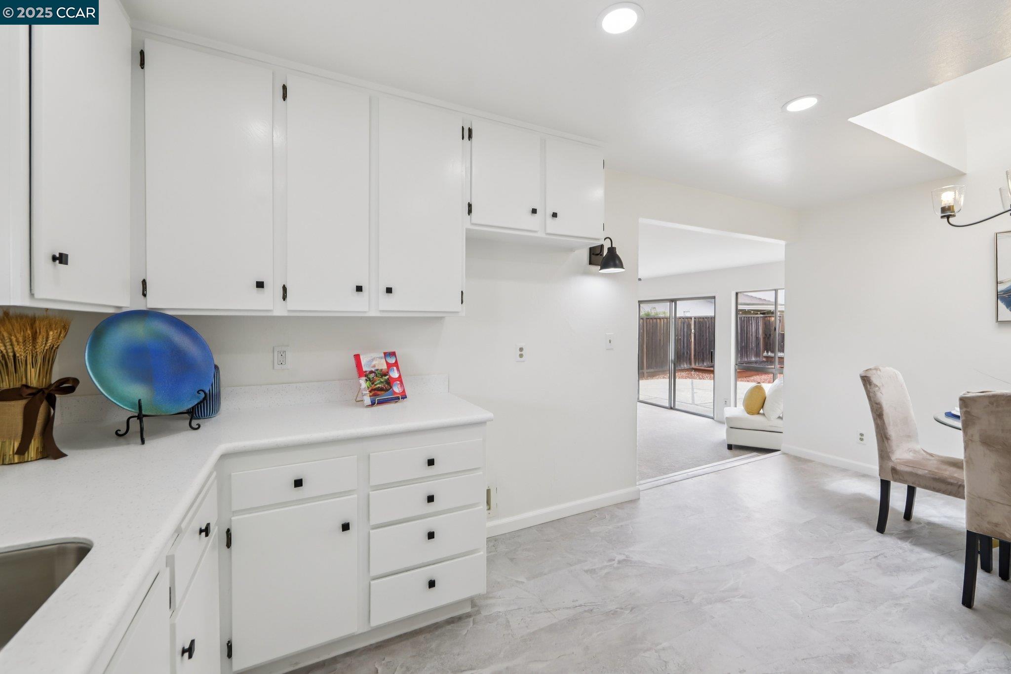 6533 King Way