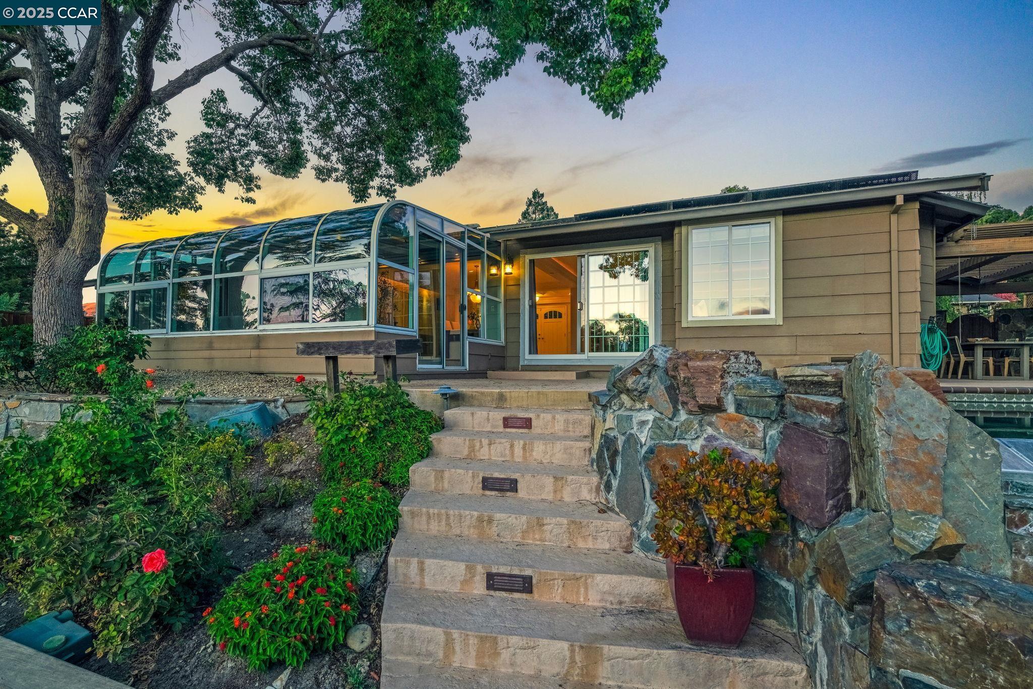 34 Willowview Ct