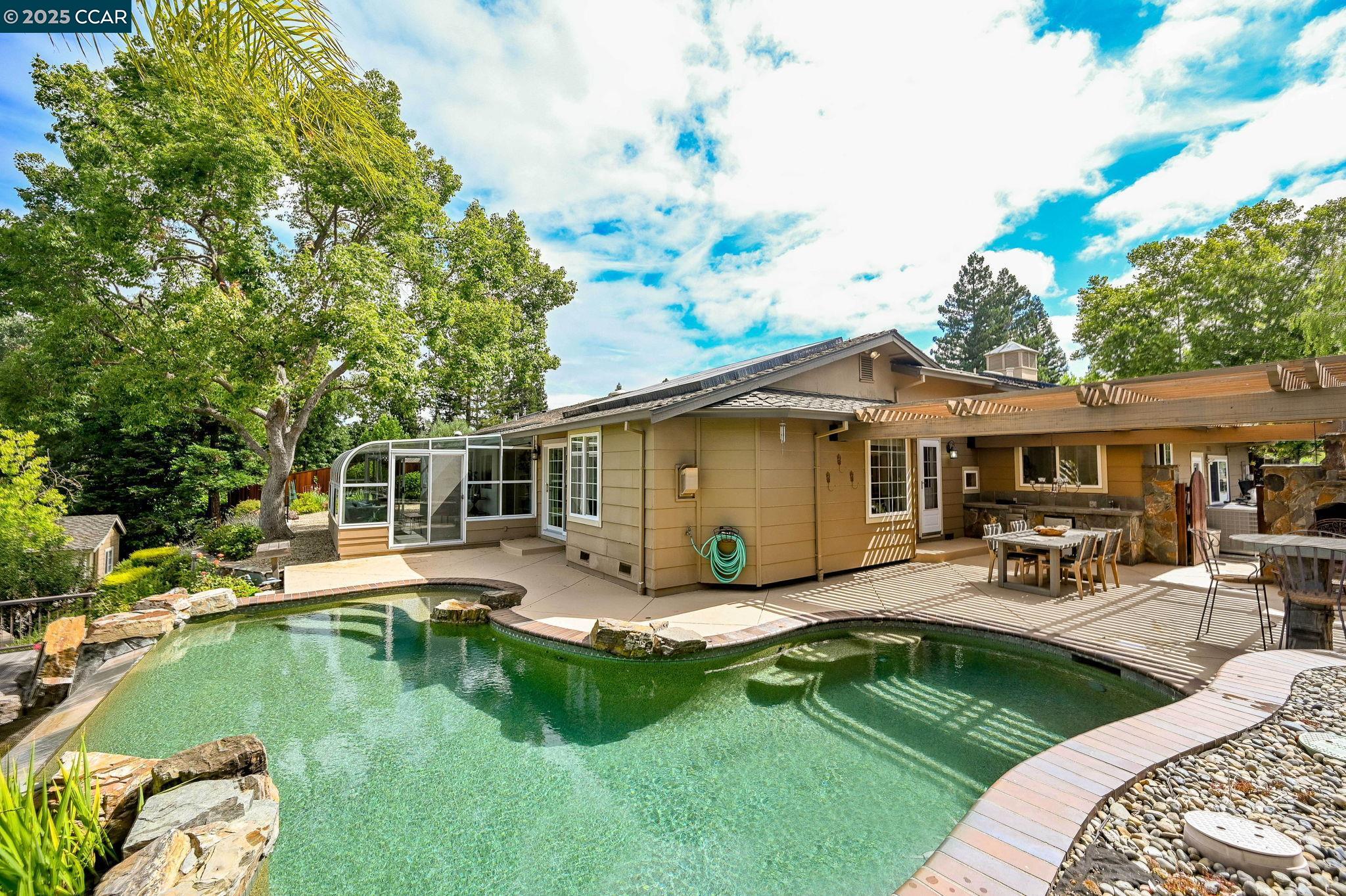 34 Willowview Ct