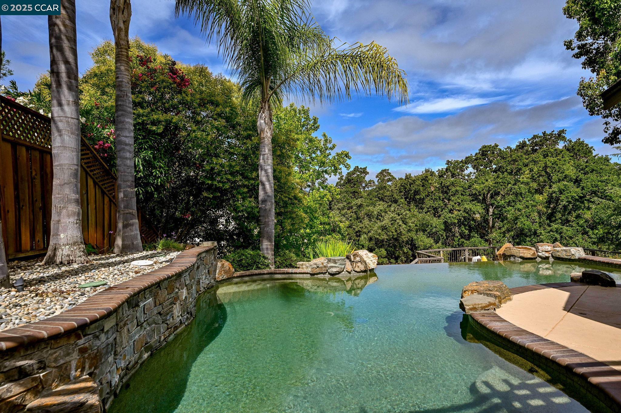 34 Willowview Ct
