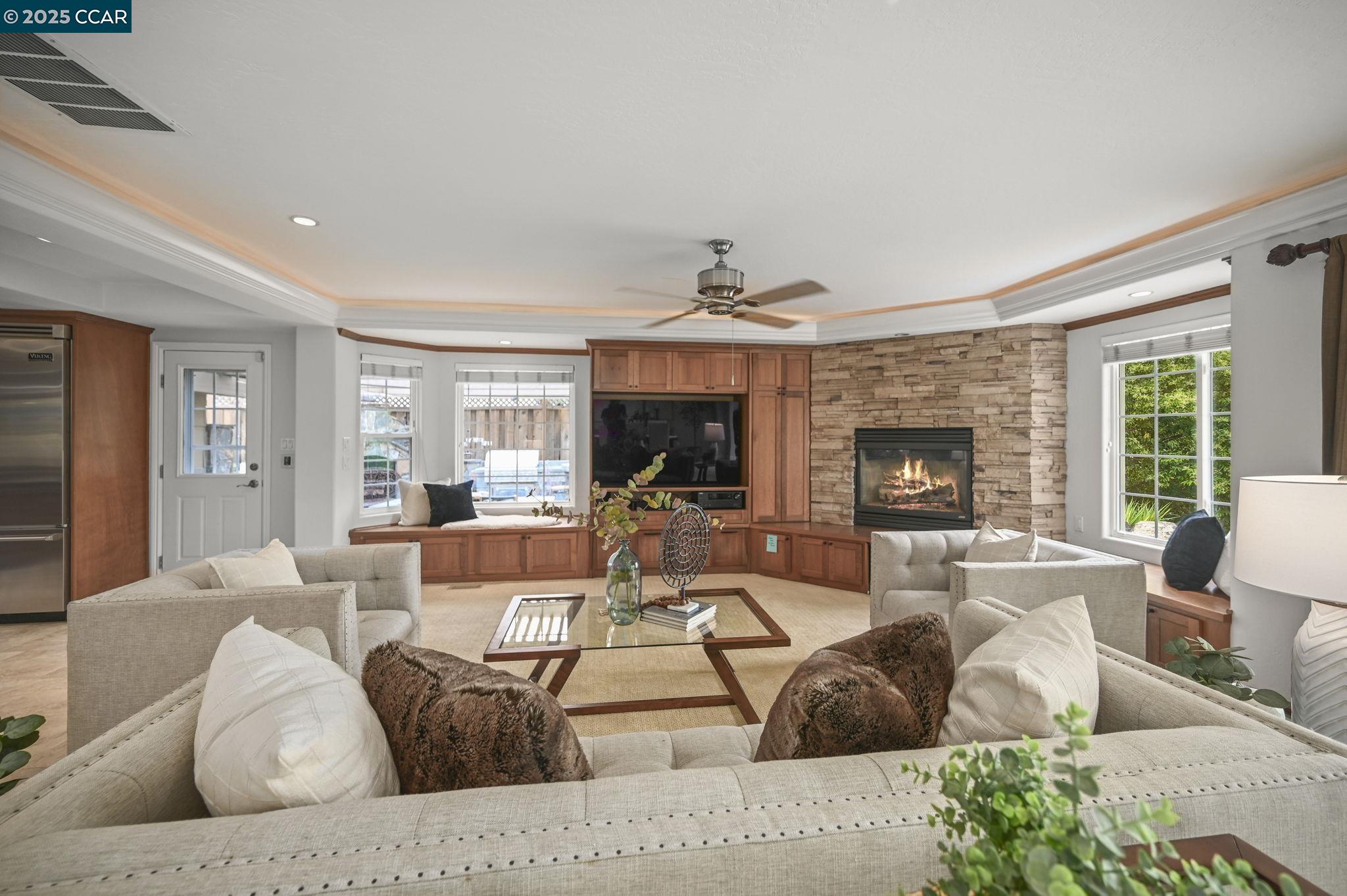 34 Willowview Ct