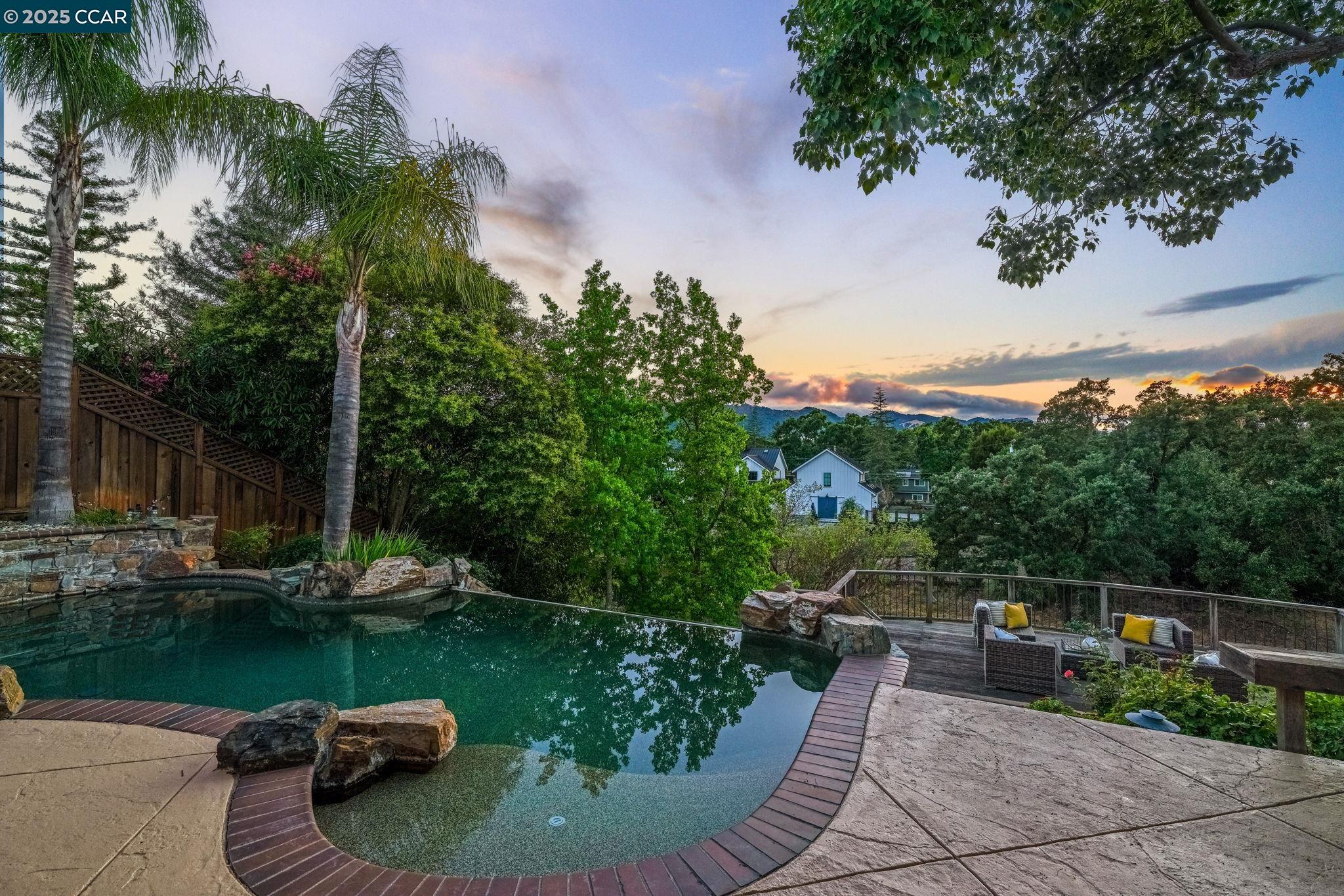 34 Willowview Ct