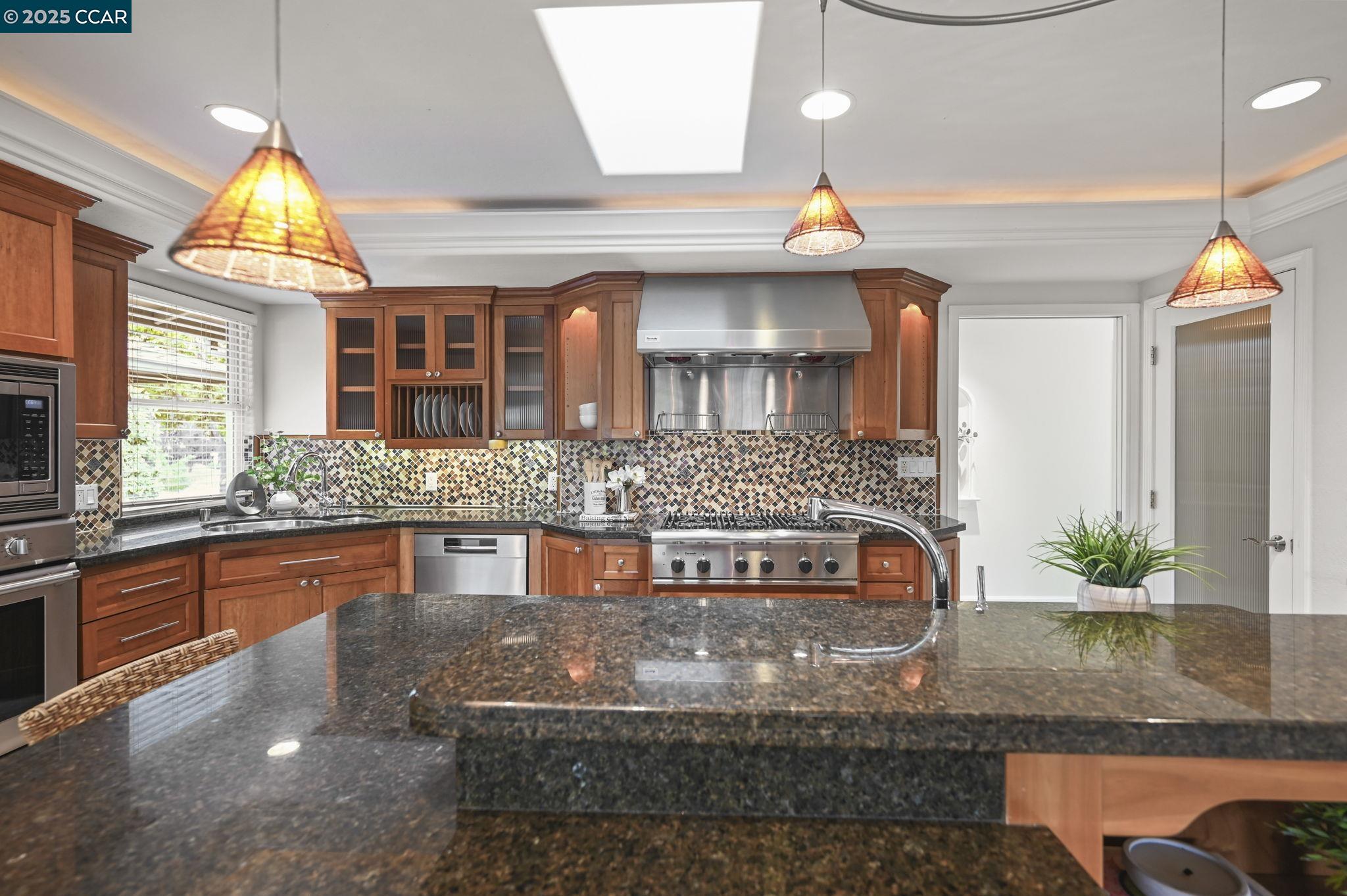 34 Willowview Ct